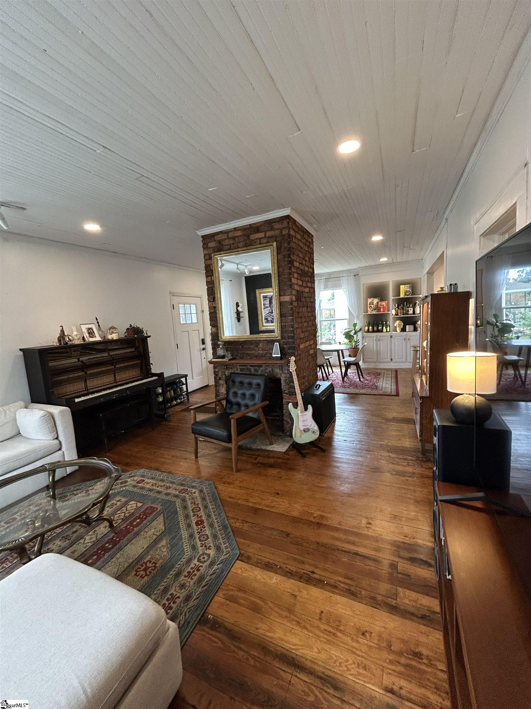 16 2nd Avenue Property Photo 29