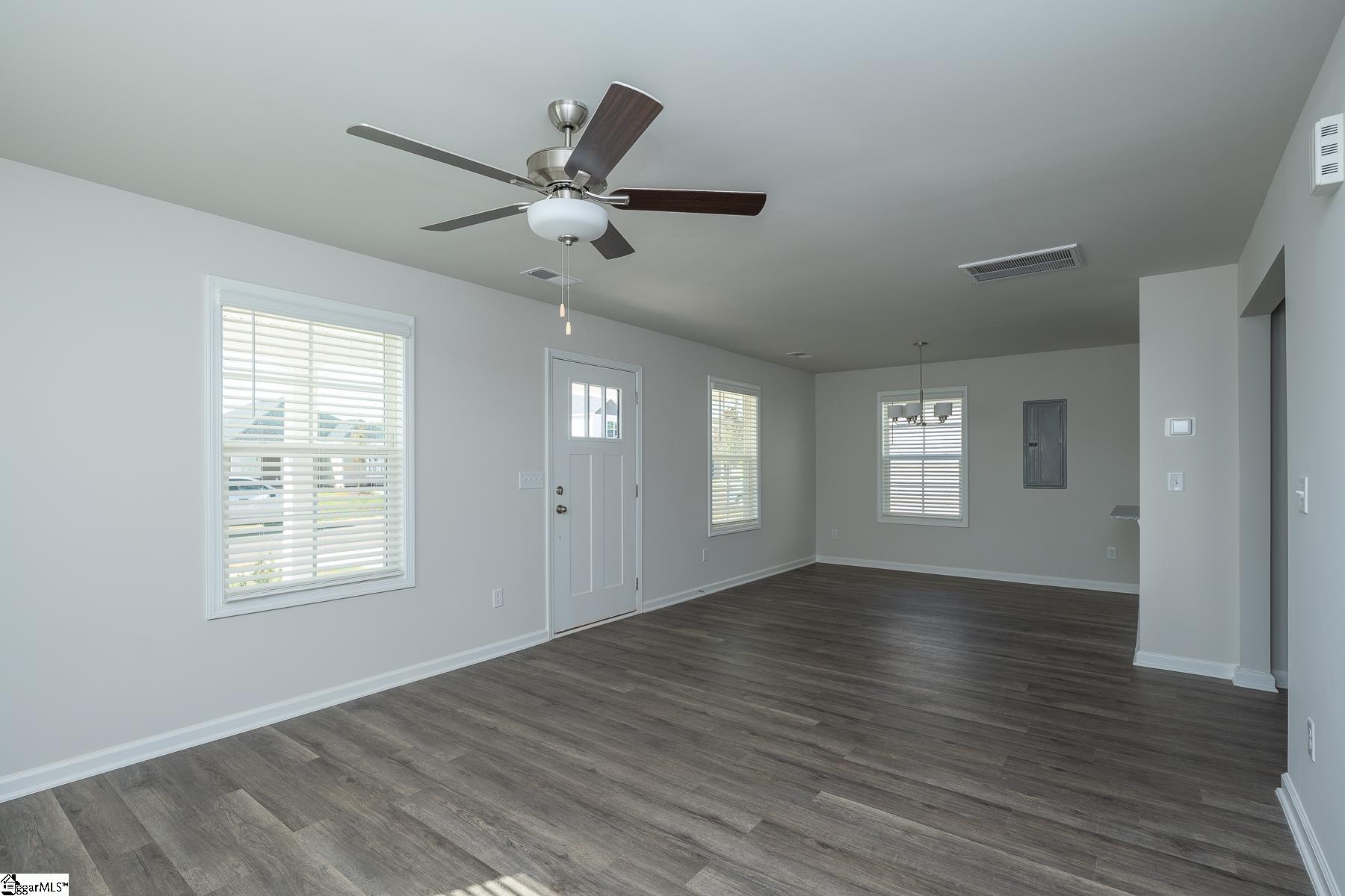 8 Thorndike Way Property Photo 3