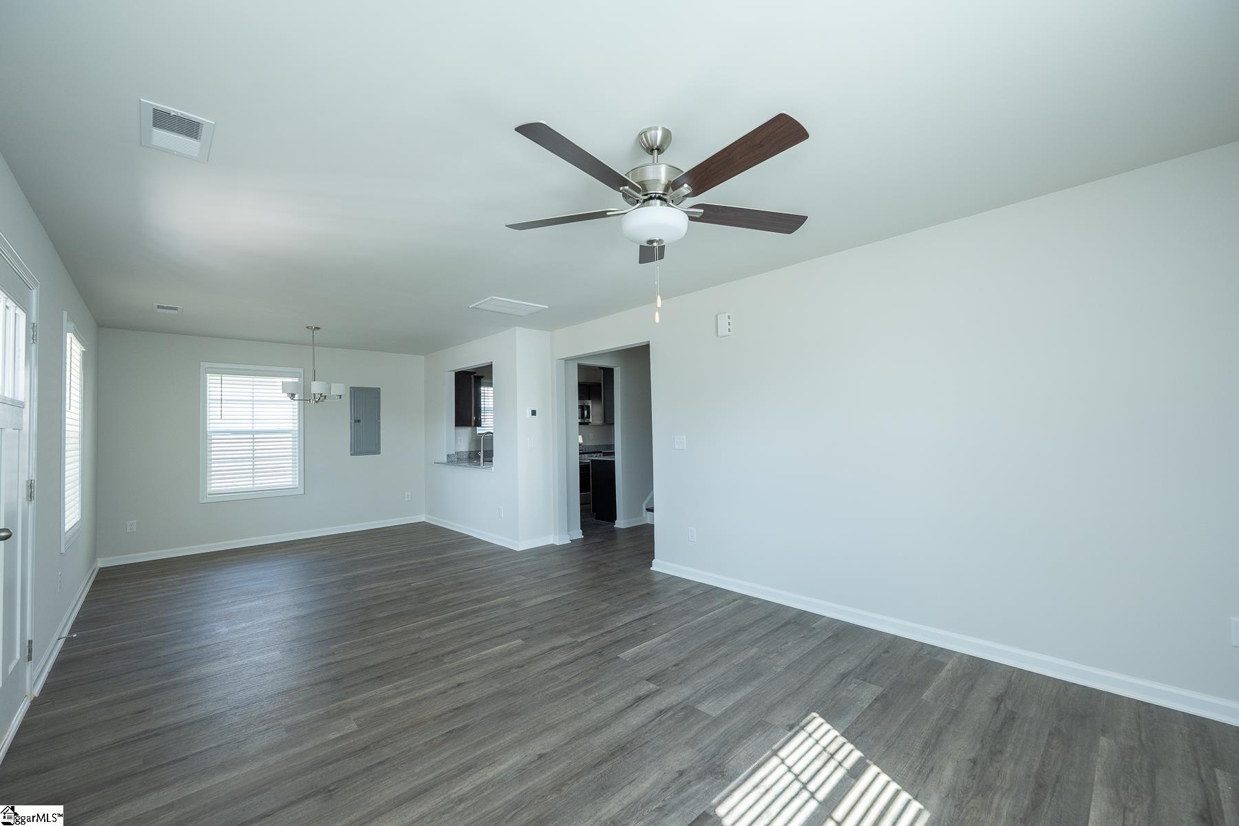 8 Thorndike Way Property Photo 5