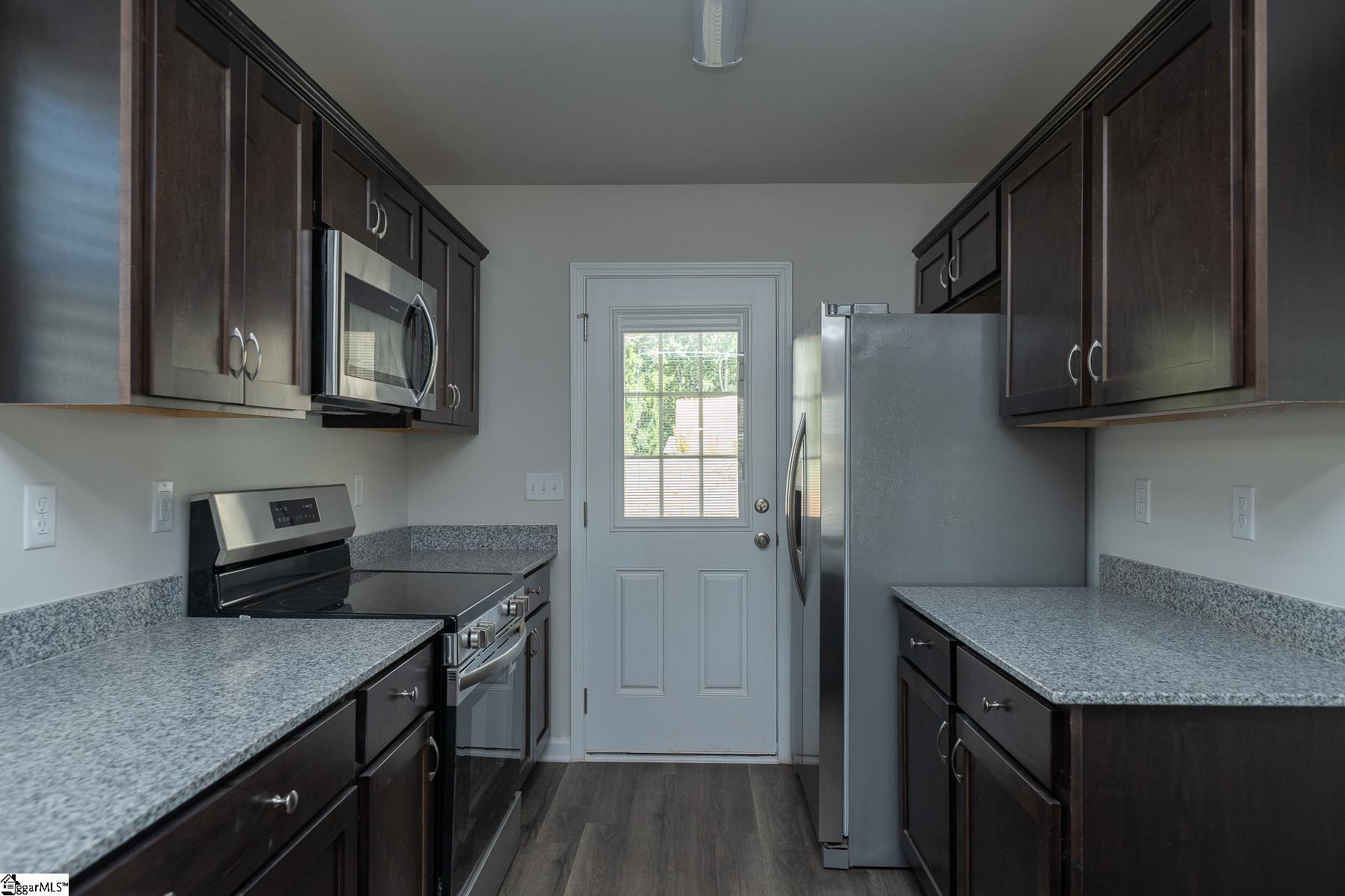8 Thorndike Way Property Photo 9