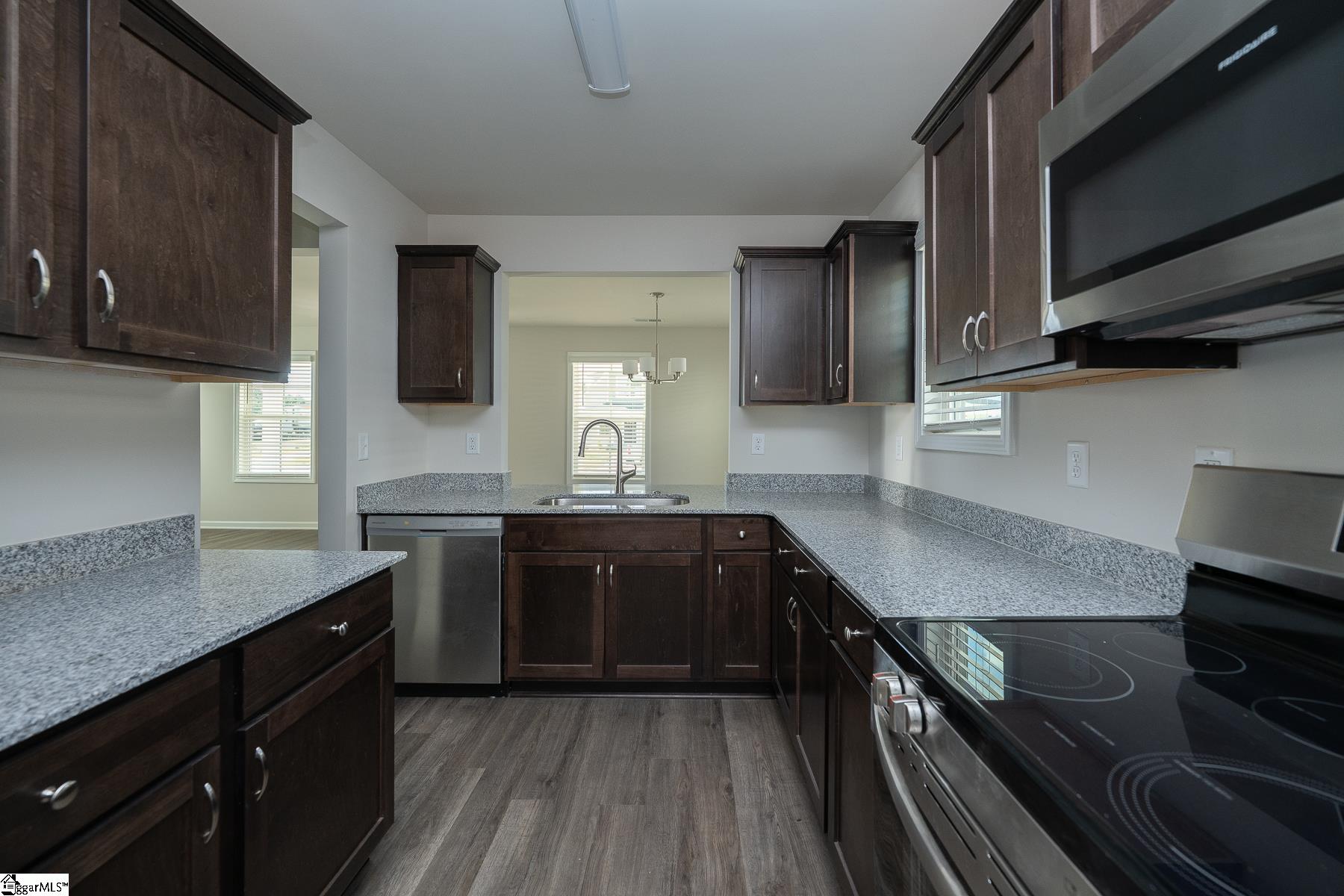 8 Thorndike Way Property Photo 11