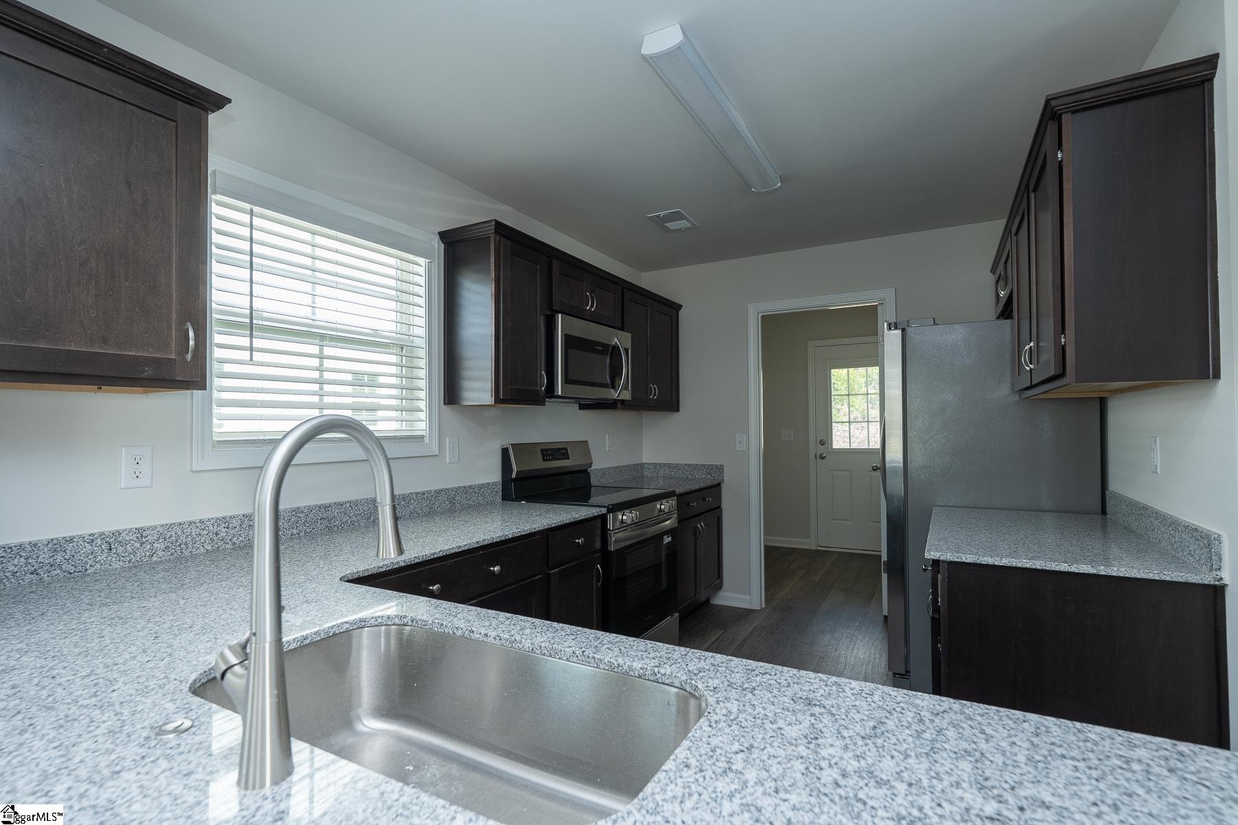 12 Thorndike Way Property Photo 9