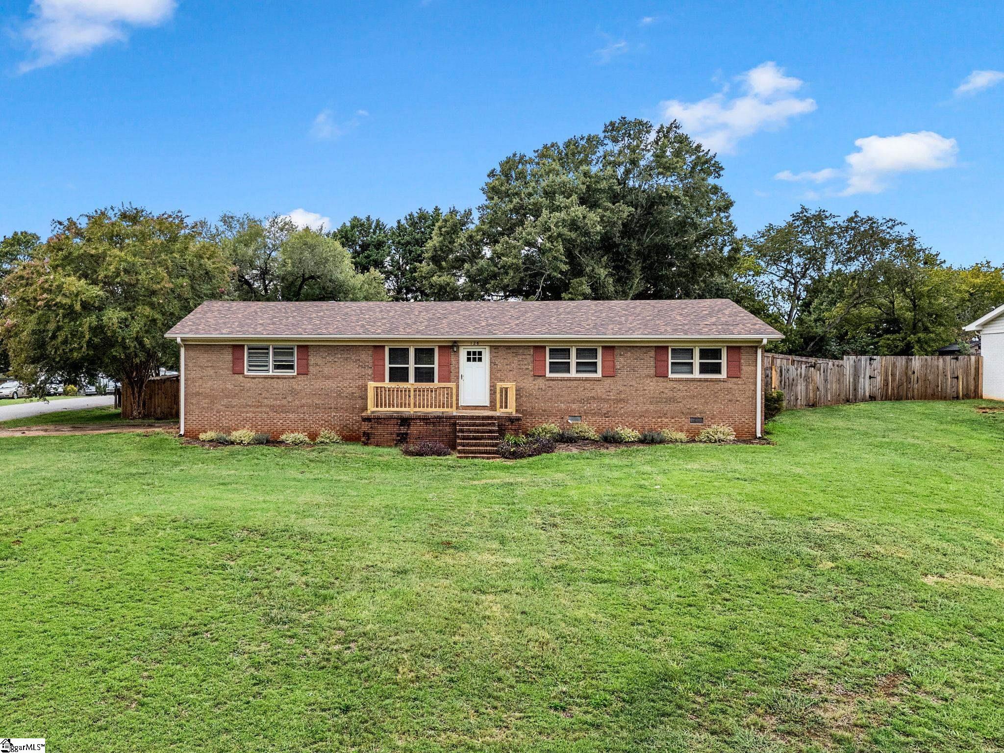 128 Twin Creek Drive Property Photo 1
