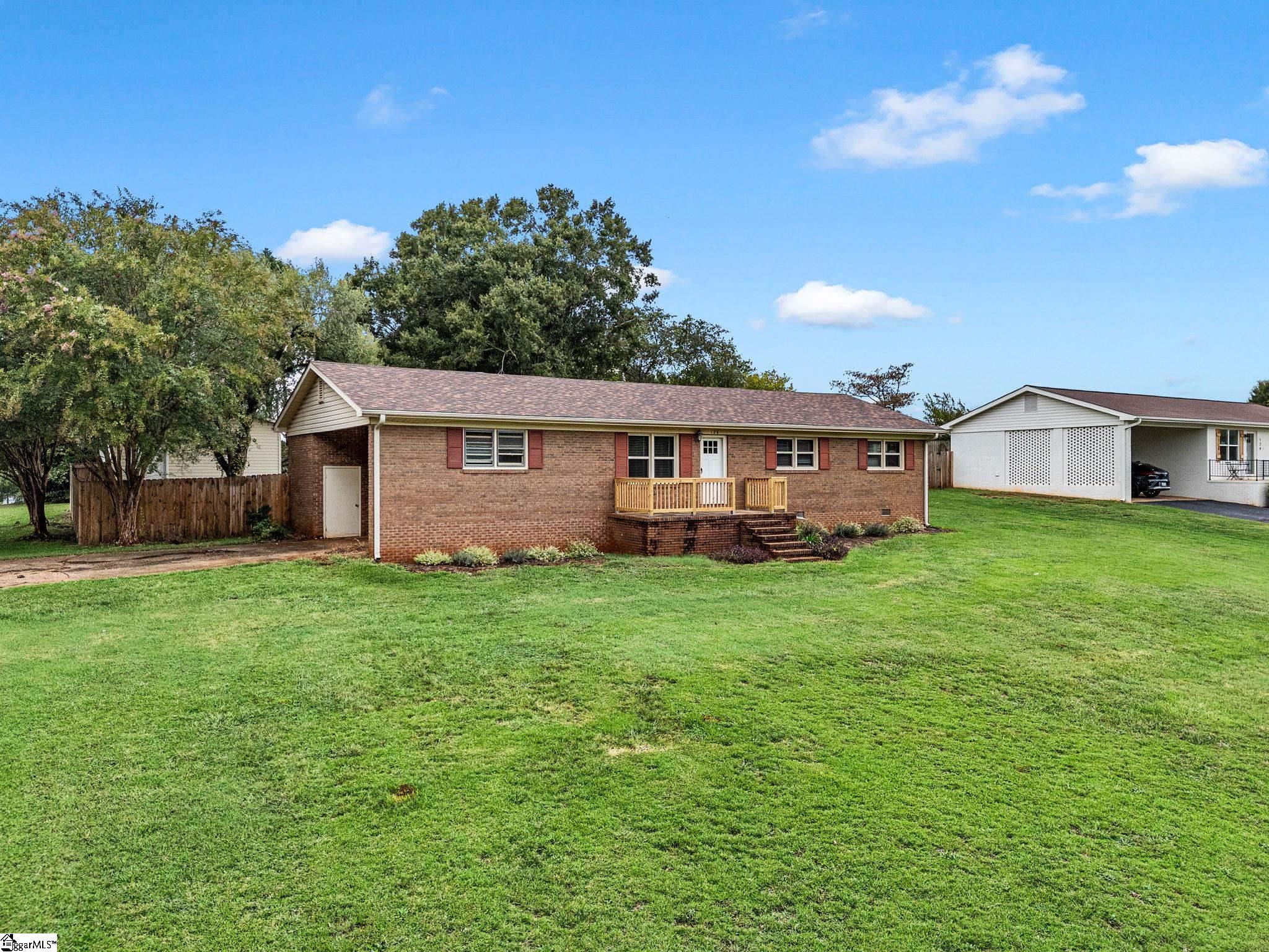 128 Twin Creek Drive Property Photo 5