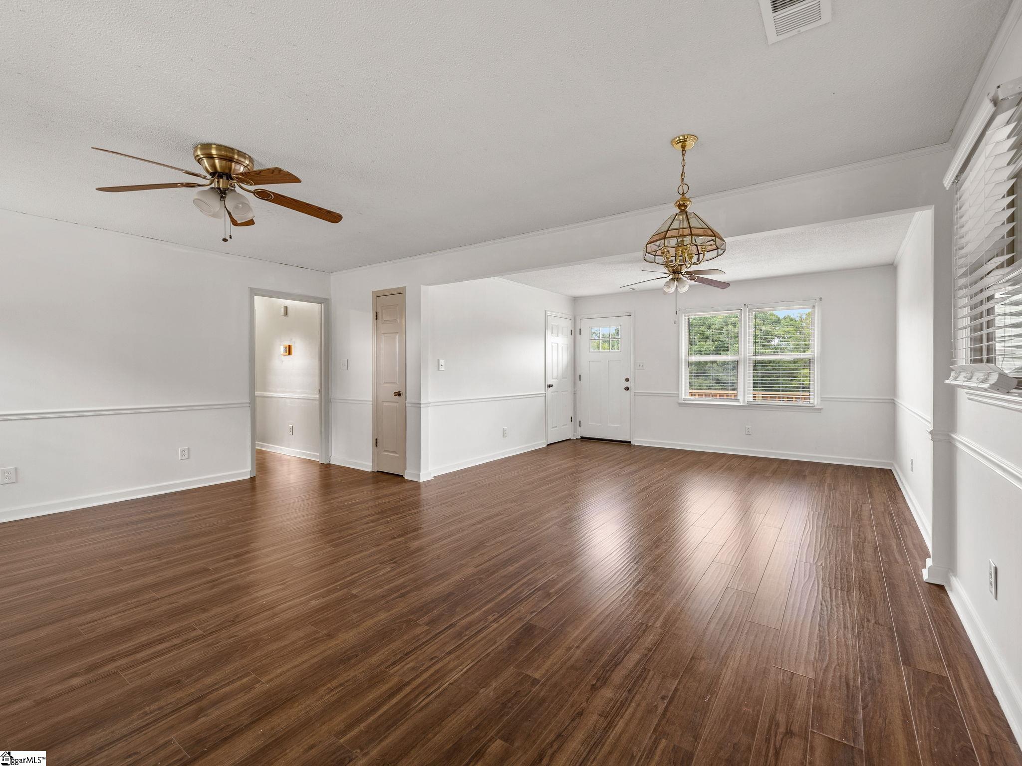 128 Twin Creek Drive Property Photo 6