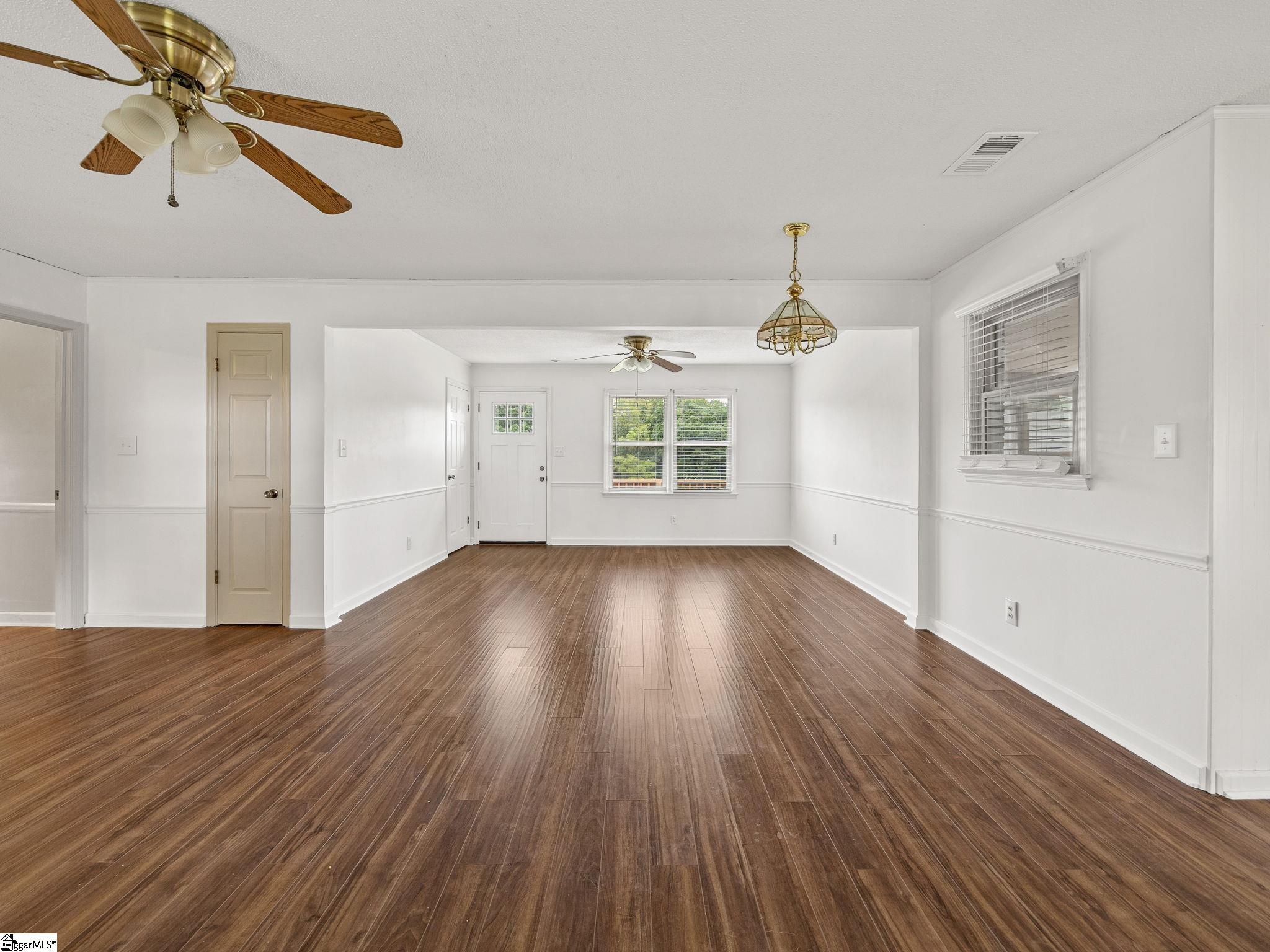 128 Twin Creek Drive Property Photo 7