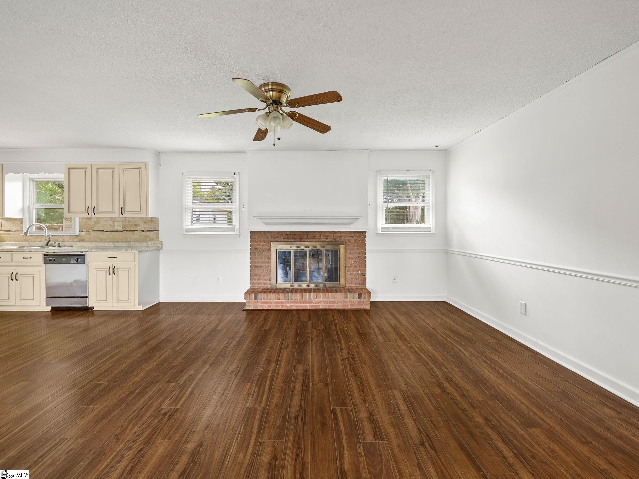128 Twin Creek Drive Property Photo 9