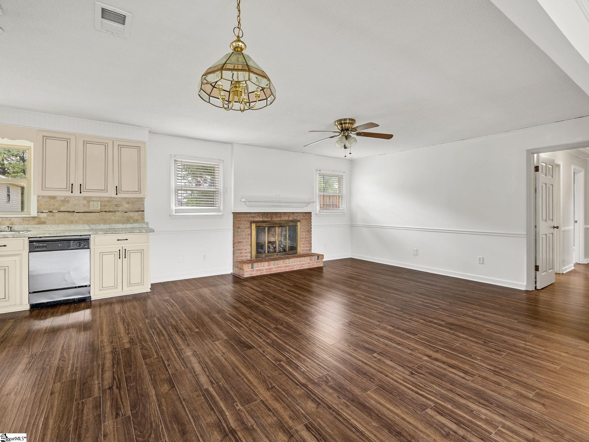 128 Twin Creek Drive Property Photo 12