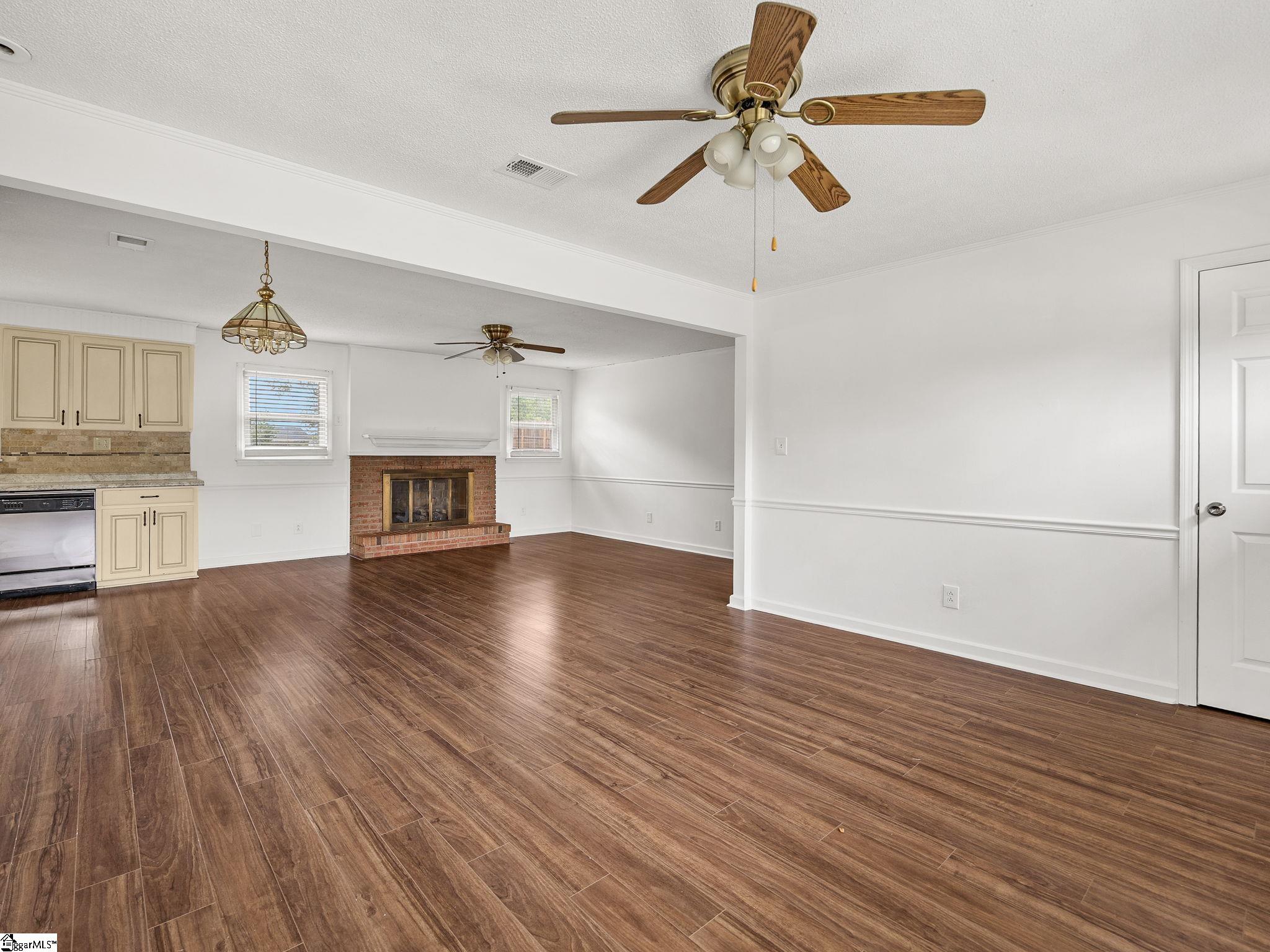128 Twin Creek Drive Property Photo 13