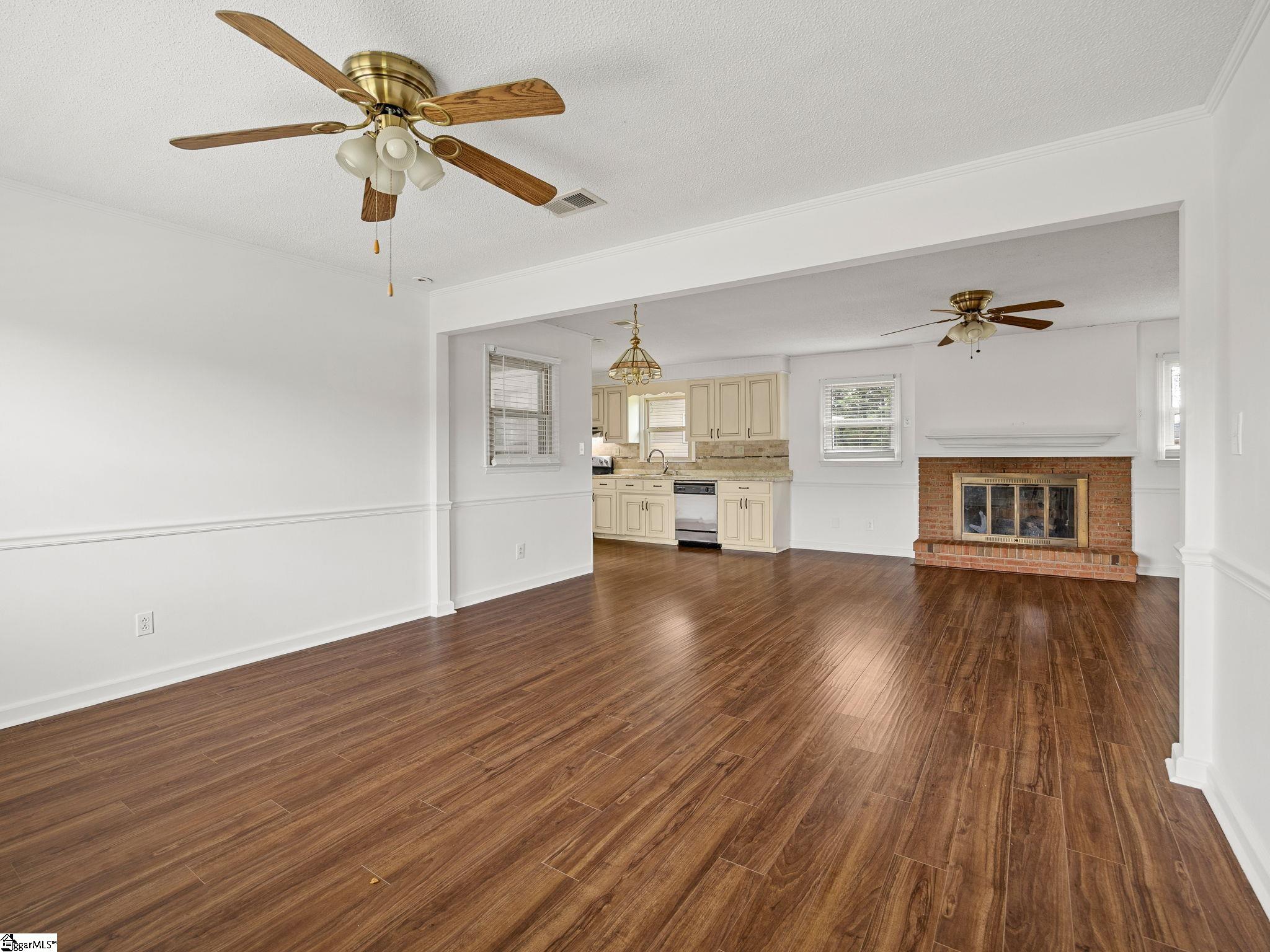 128 Twin Creek Drive Property Photo 14