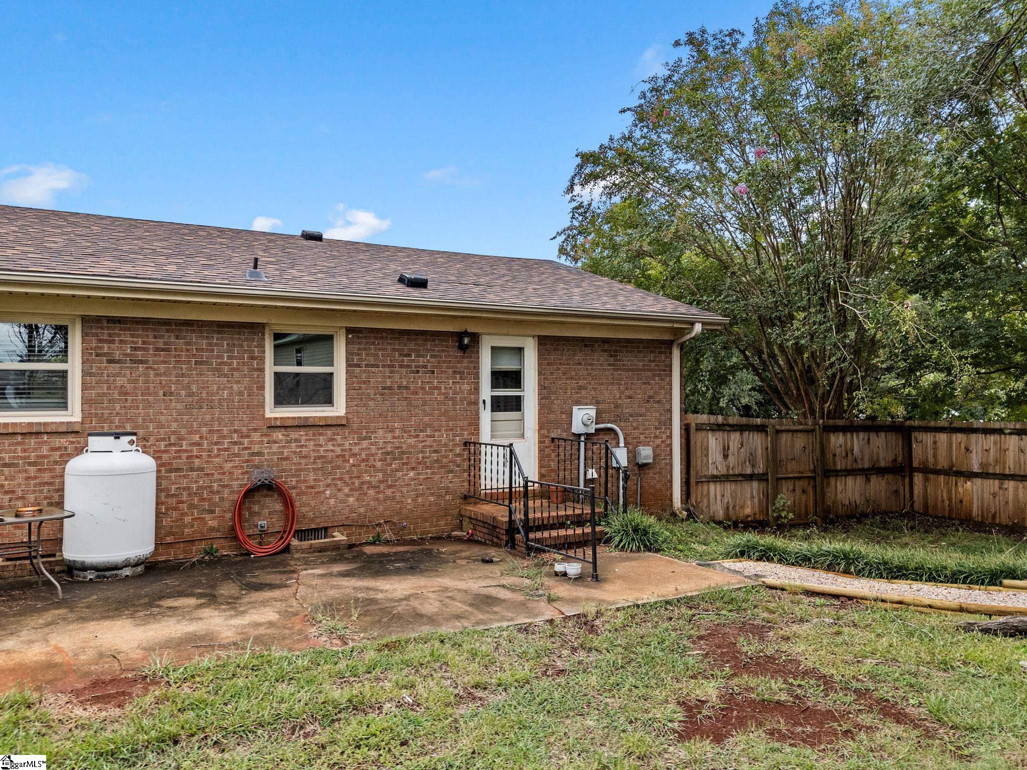 128 Twin Creek Drive Property Photo 35