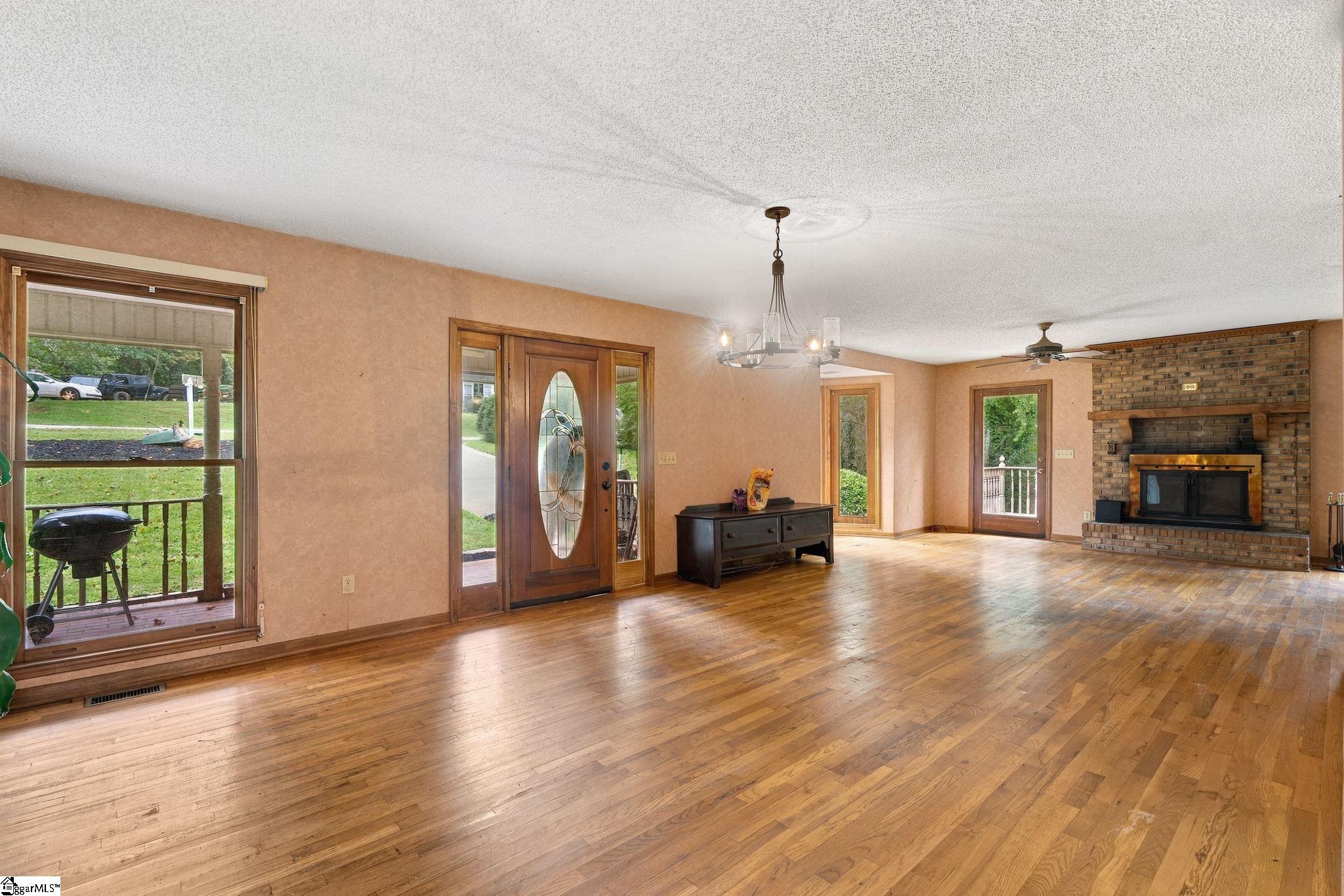 133 Pinetree Lane Property Photo 2