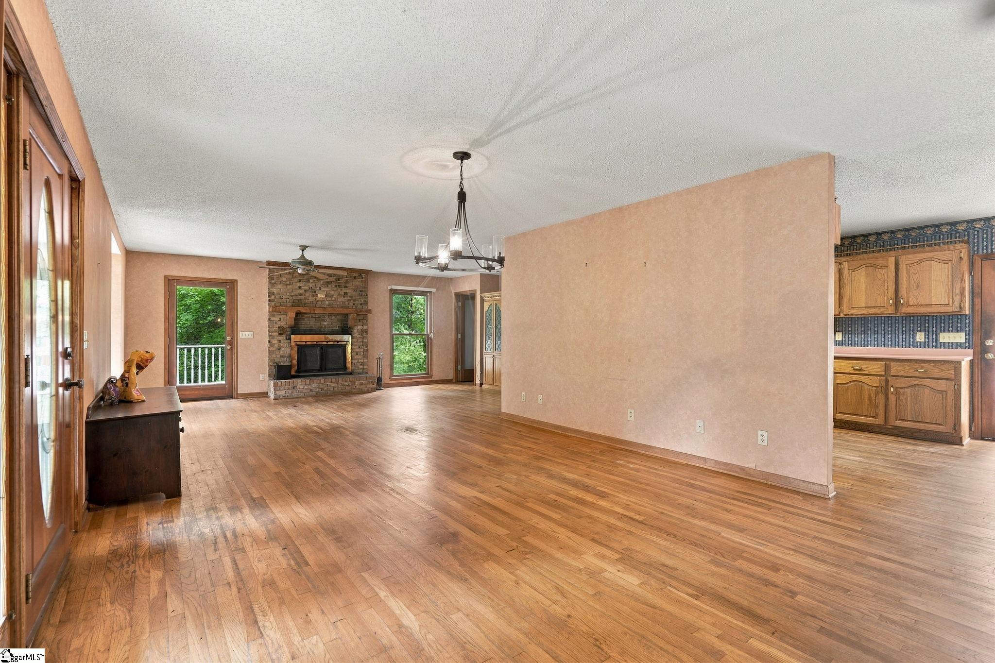 133 Pinetree Lane Property Photo 3