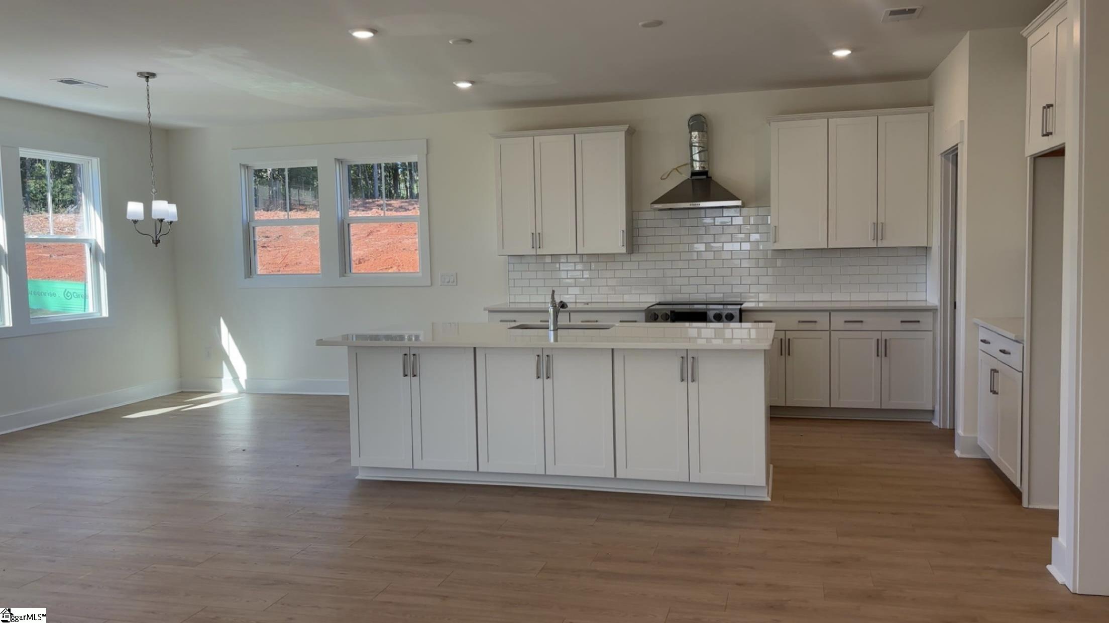 112 Jacqueline Road Property Photo 4