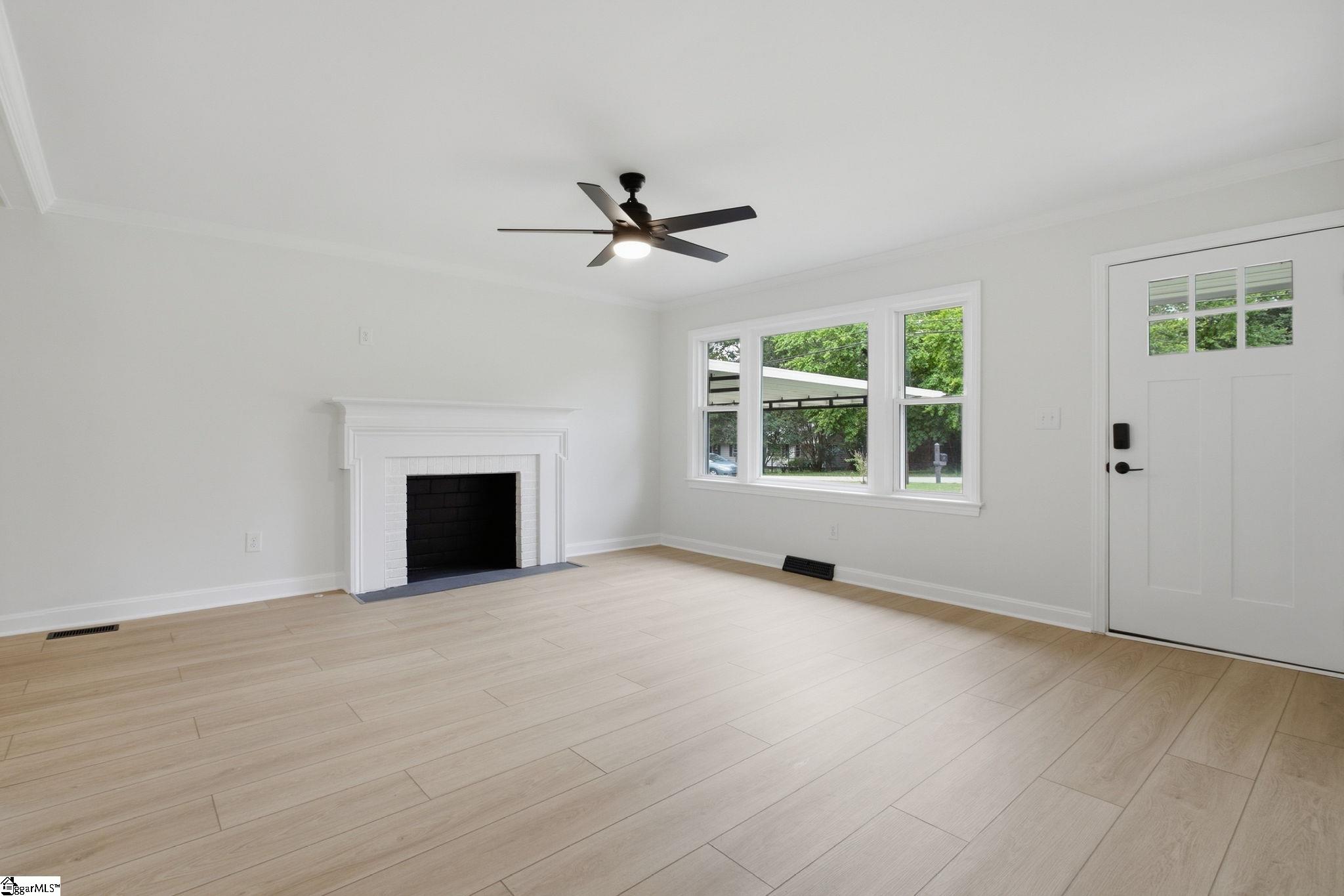 211 Elaine Avenue Property Photo 6