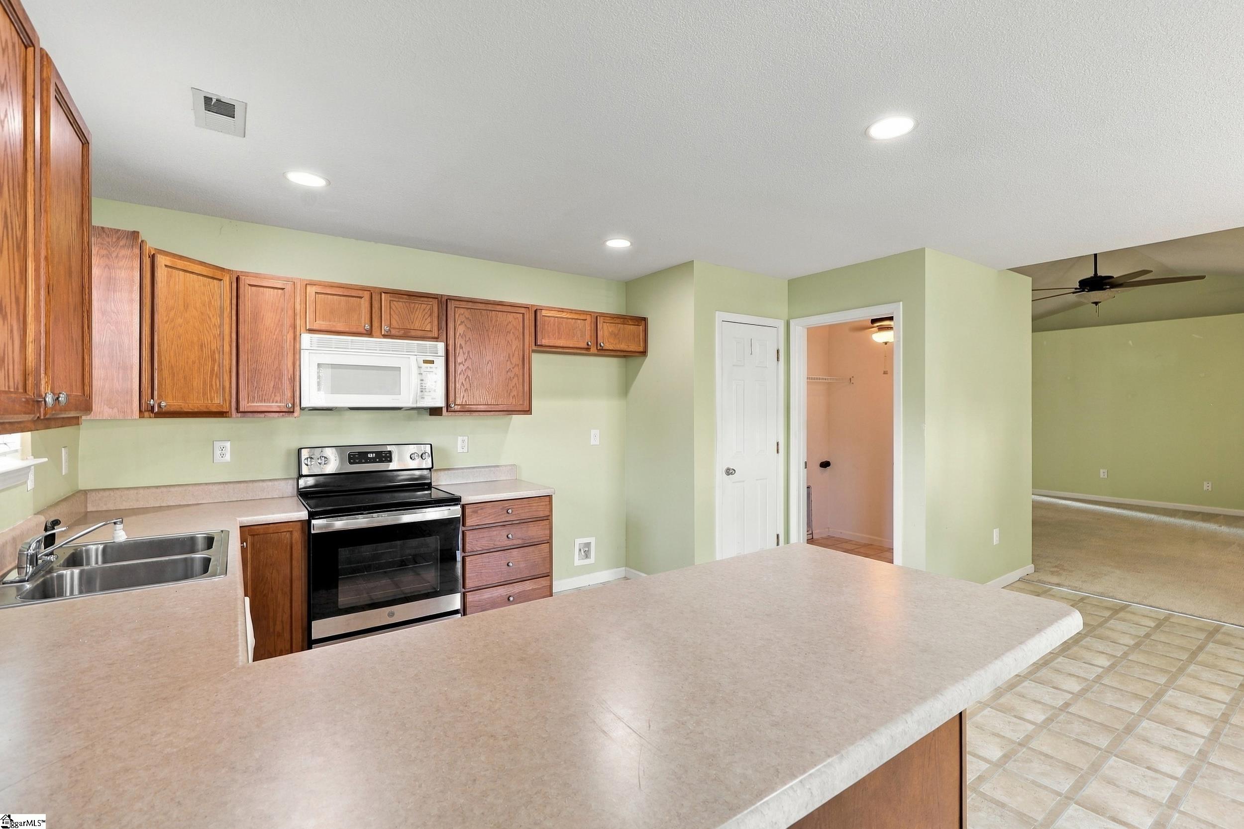 106 Landing Lane Property Photo 5