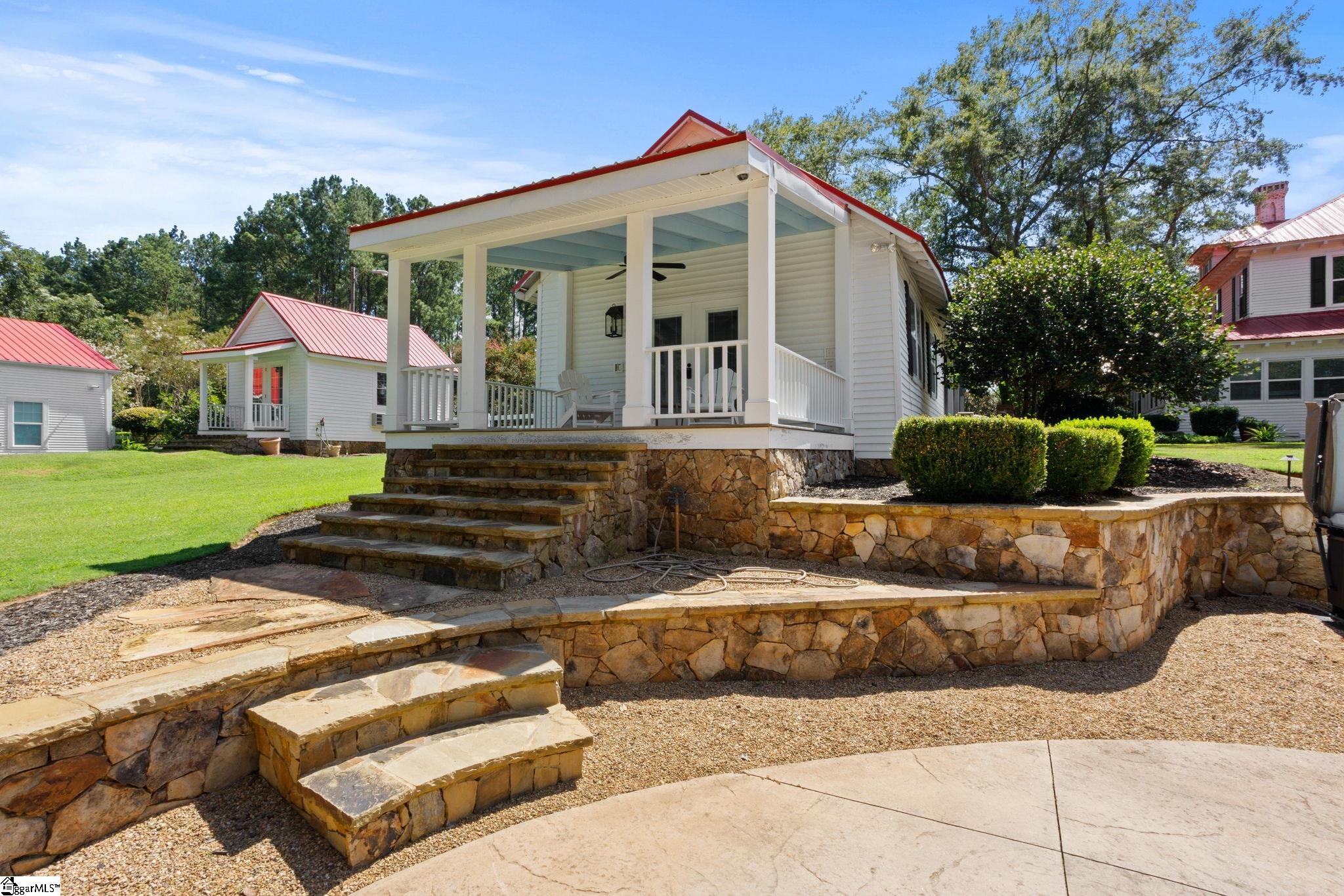 1929 Fairview Road Property Photo 9