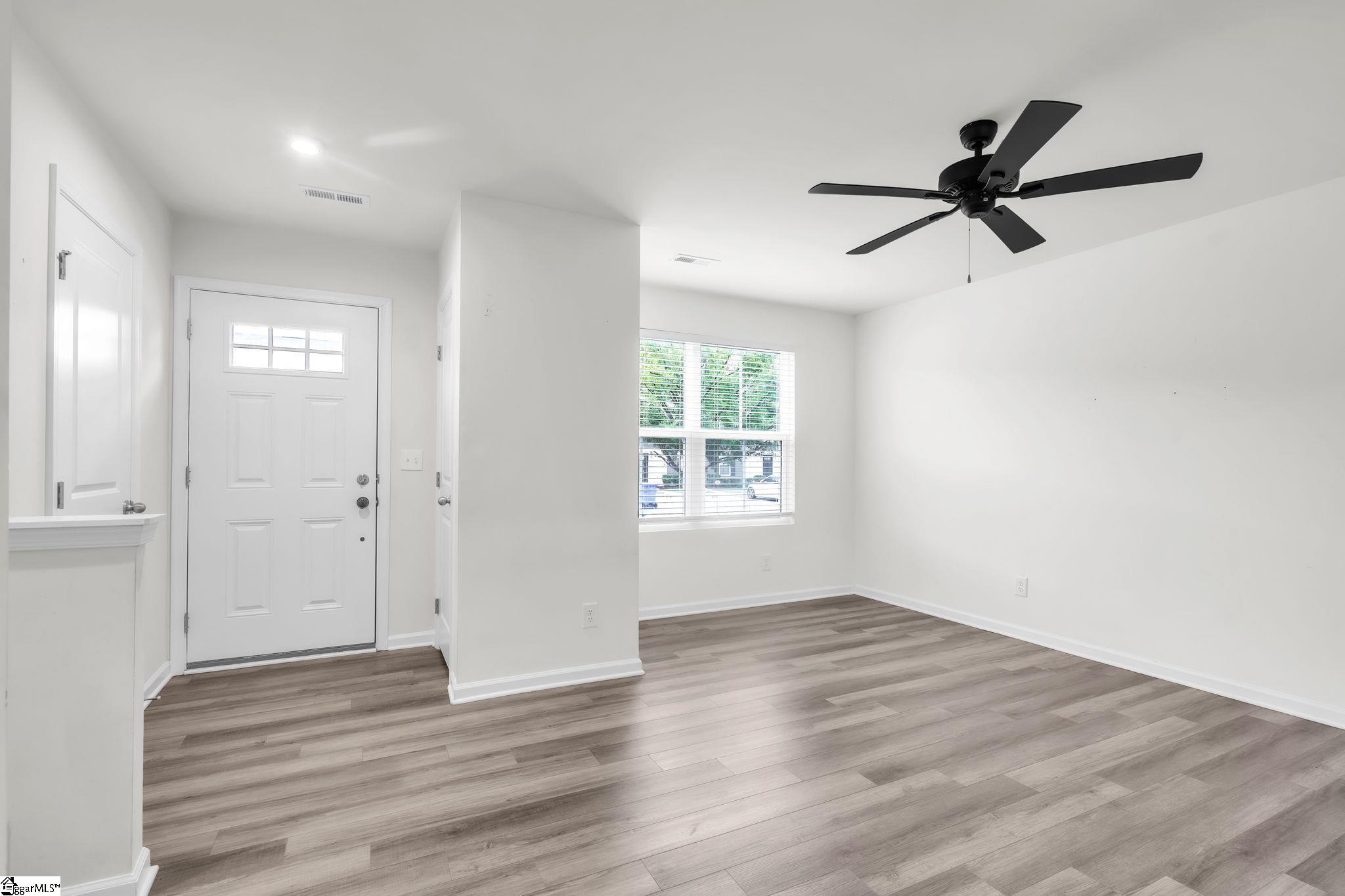 122 Fernside Court Property Photo 4