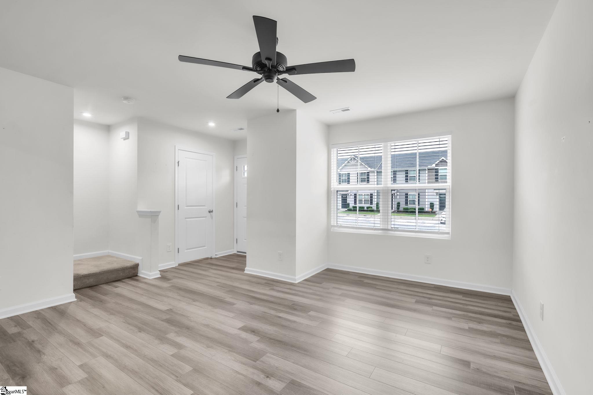 122 Fernside Court Property Photo 8