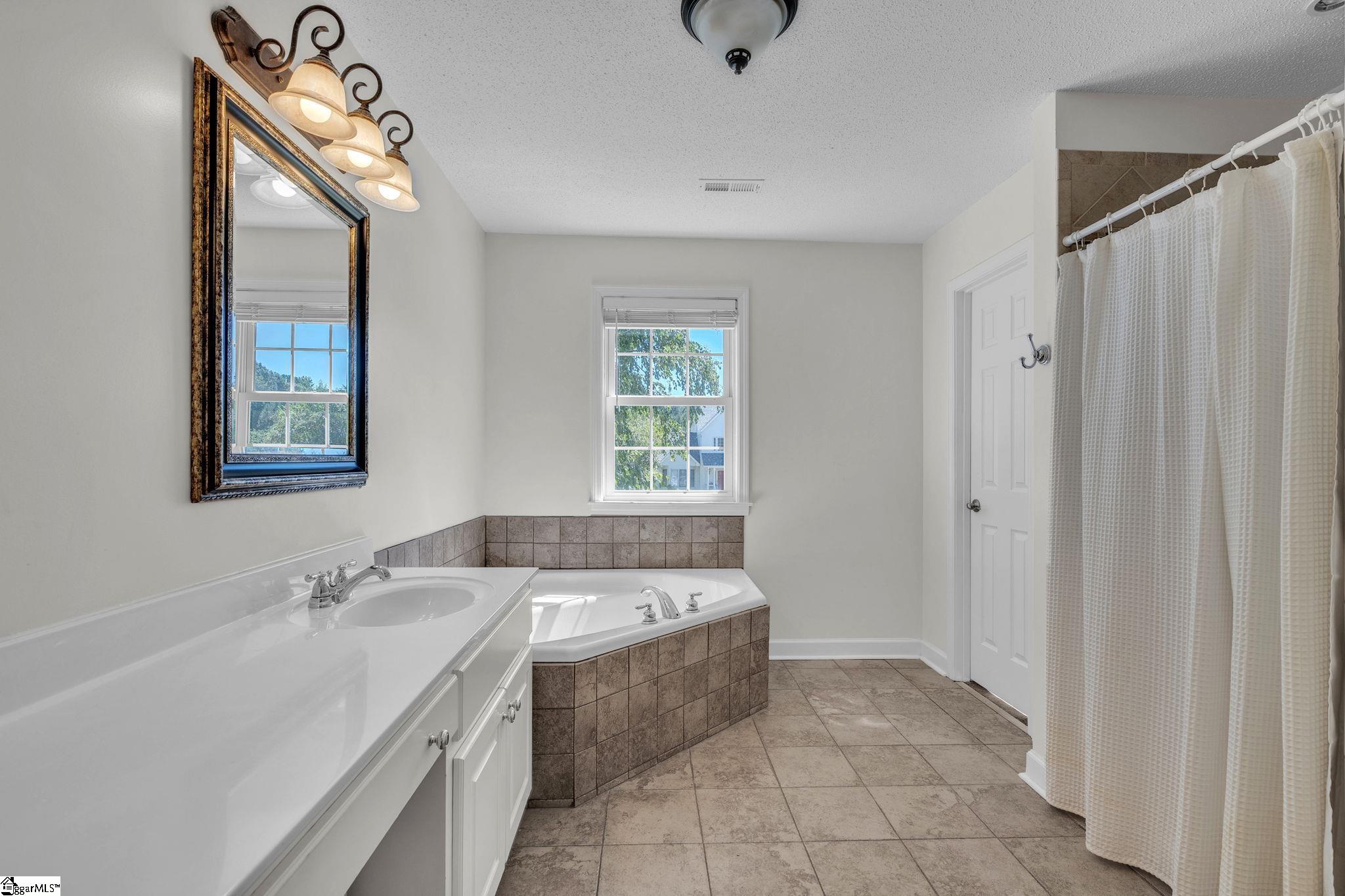 108 Silver Ridge Court Property Photo 14