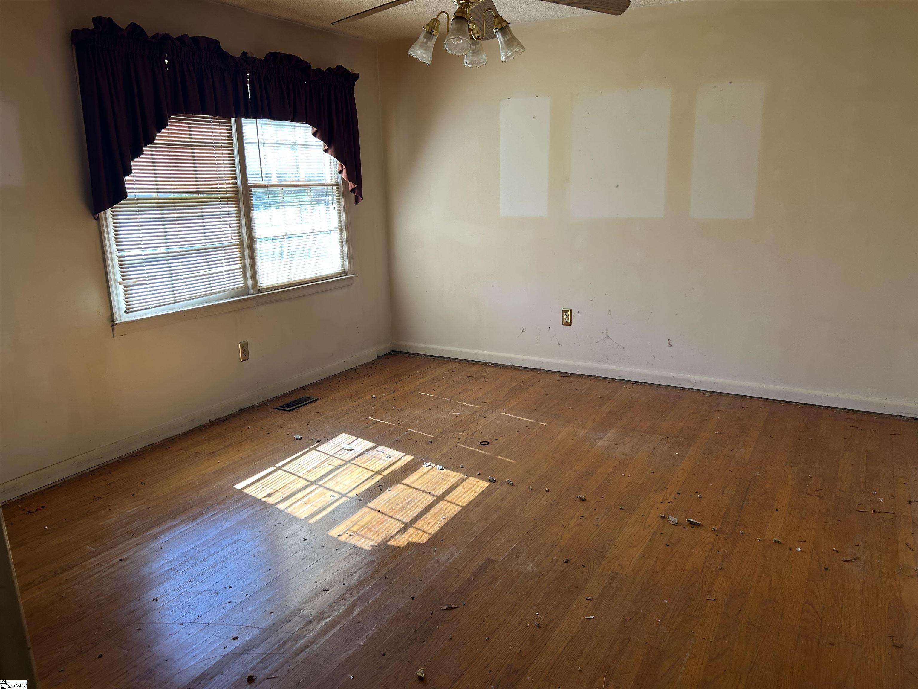 435 Summerland Drive Property Photo 4