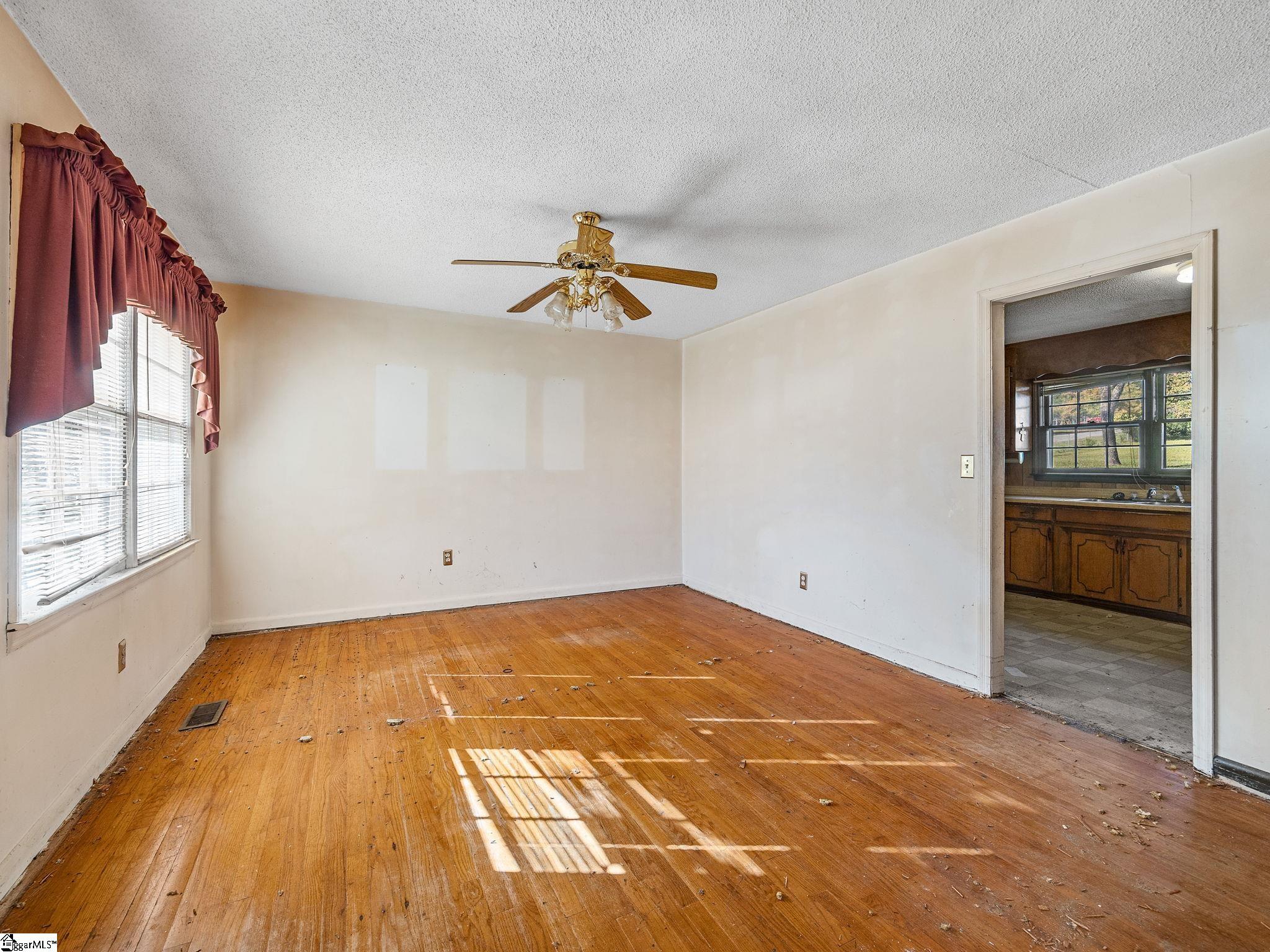 435 Summerland Drive Property Photo 4