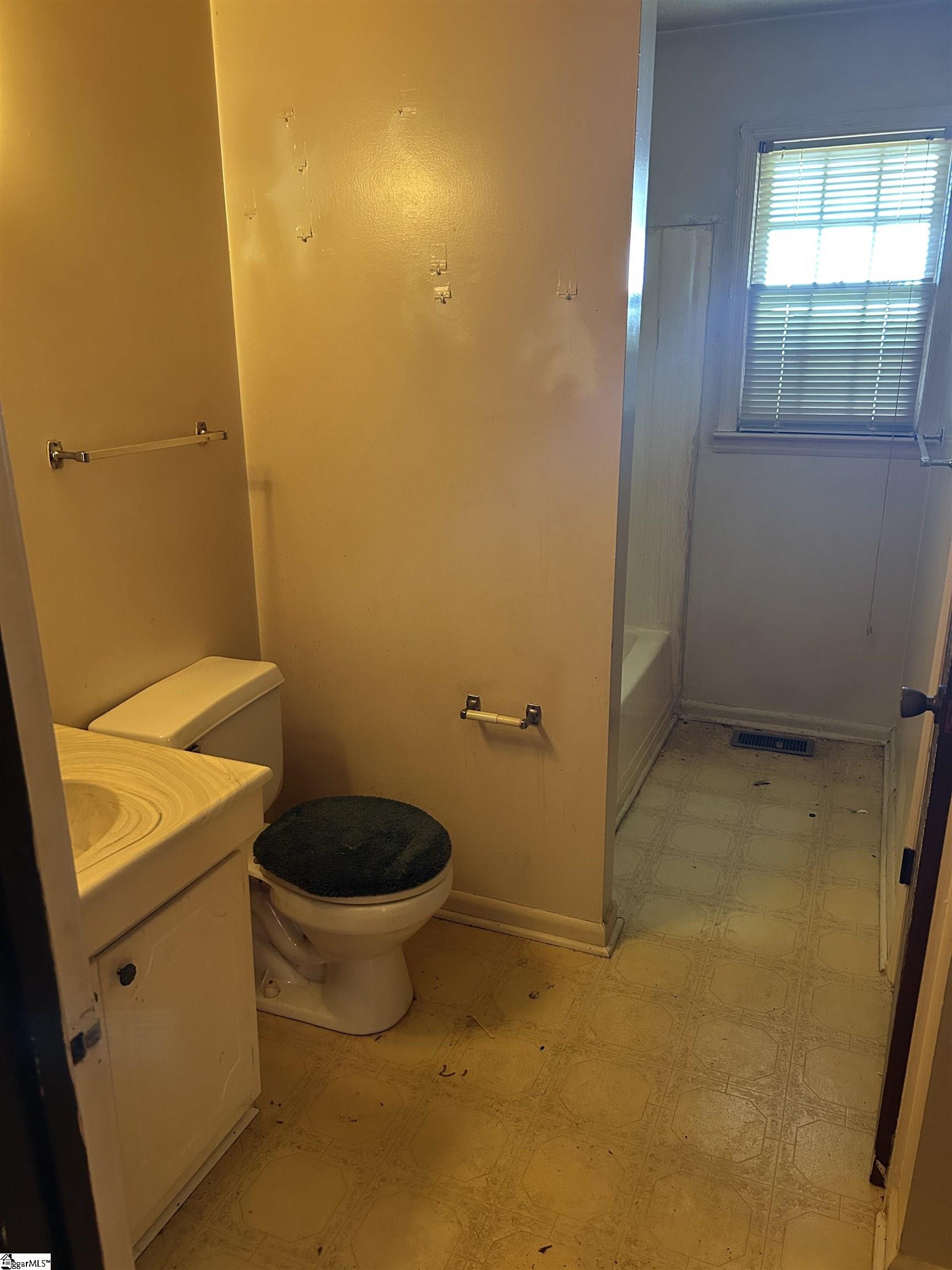 435 Summerland Drive Property Photo 7