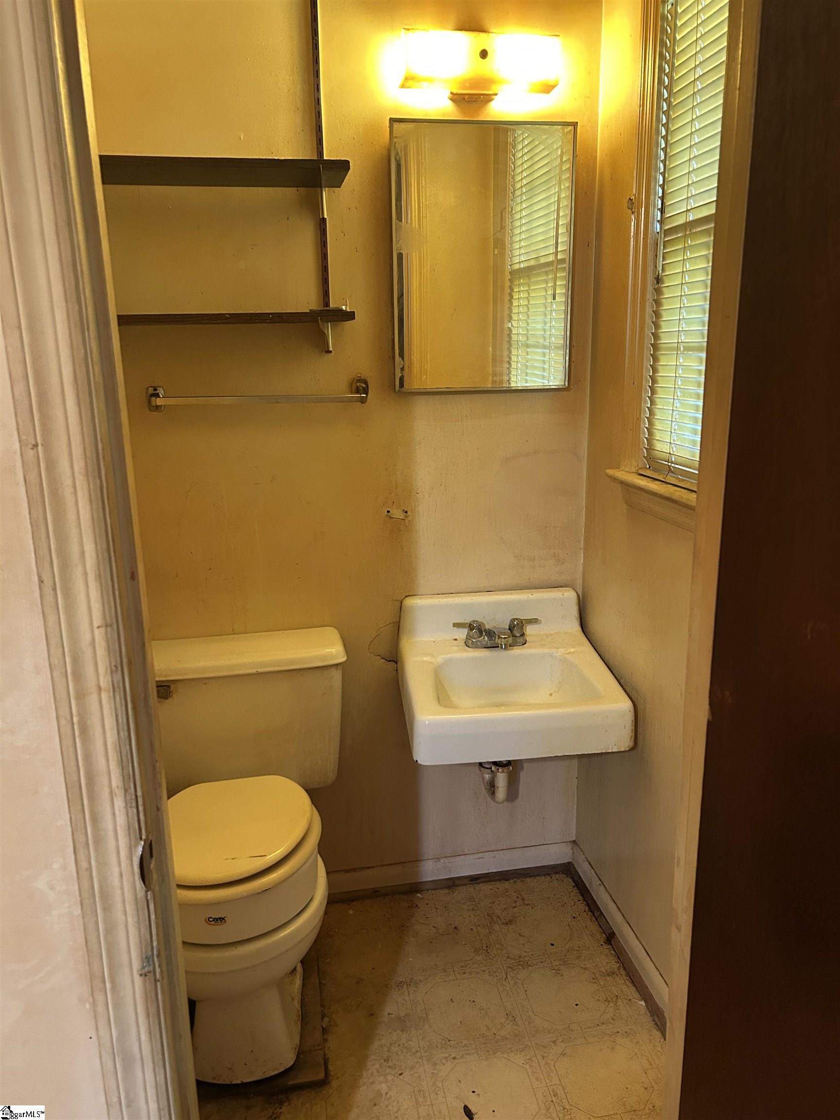 435 Summerland Drive Property Photo 9
