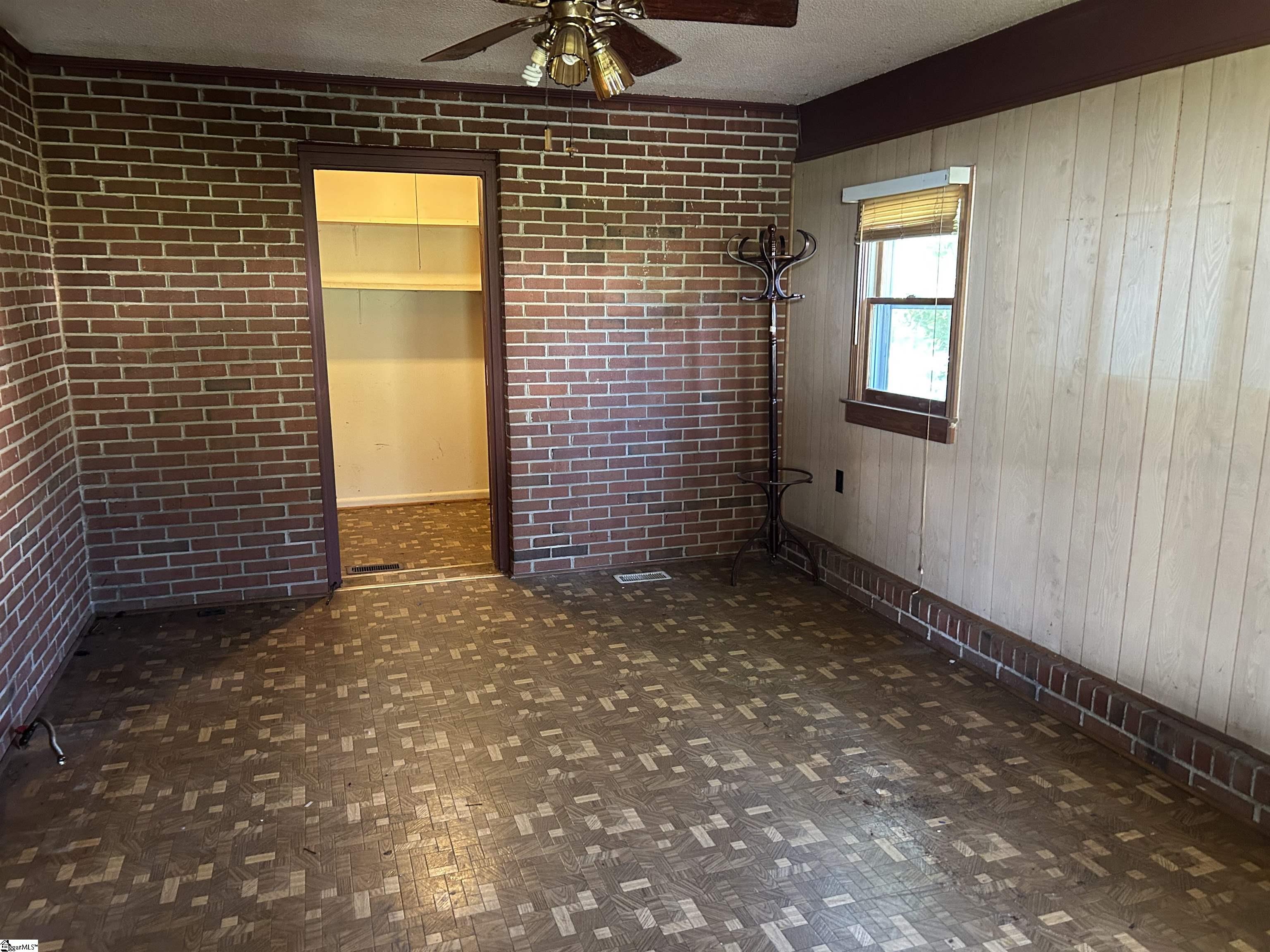 435 Summerland Drive Property Photo 10