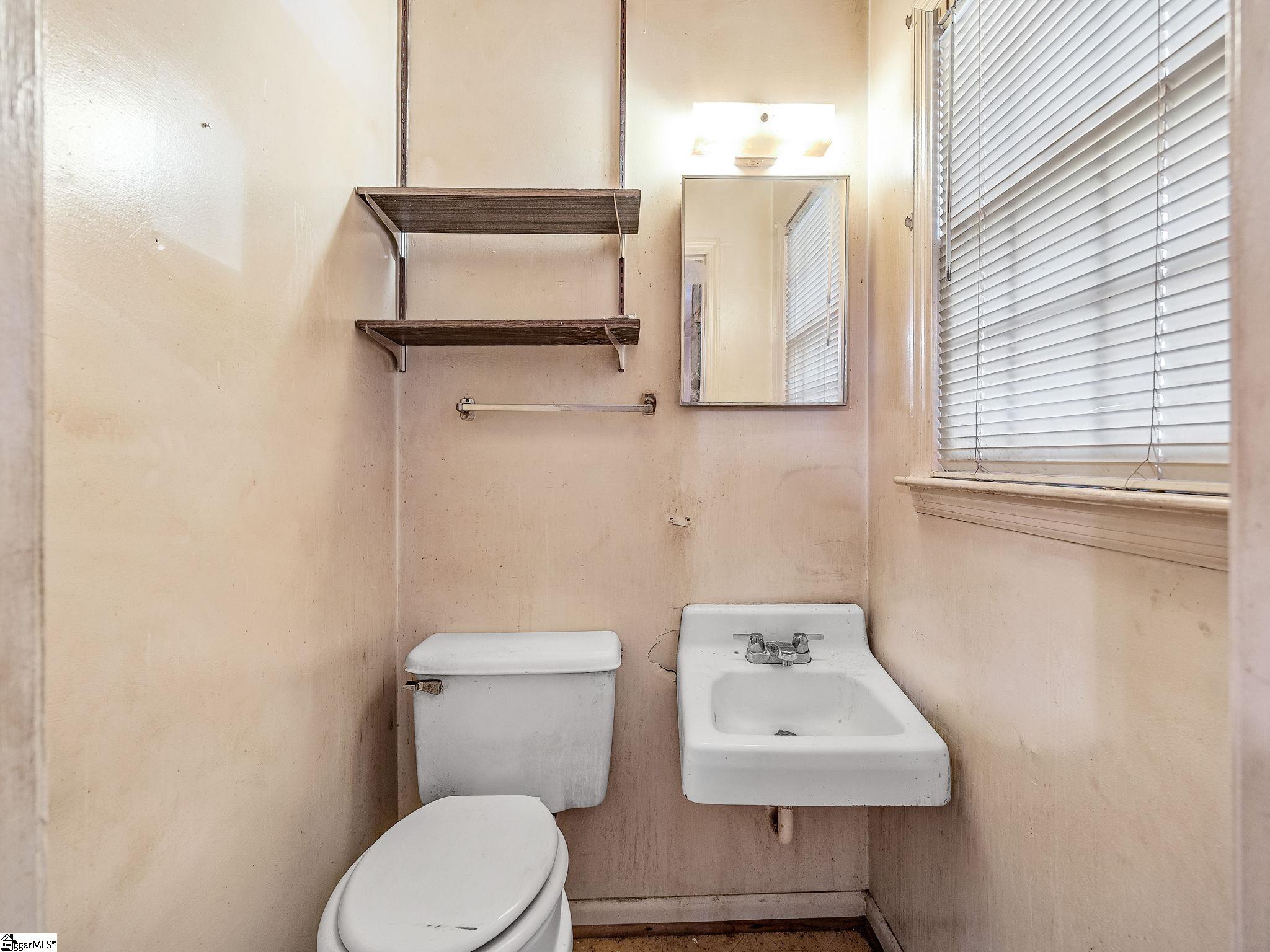 435 Summerland Drive Property Photo 10