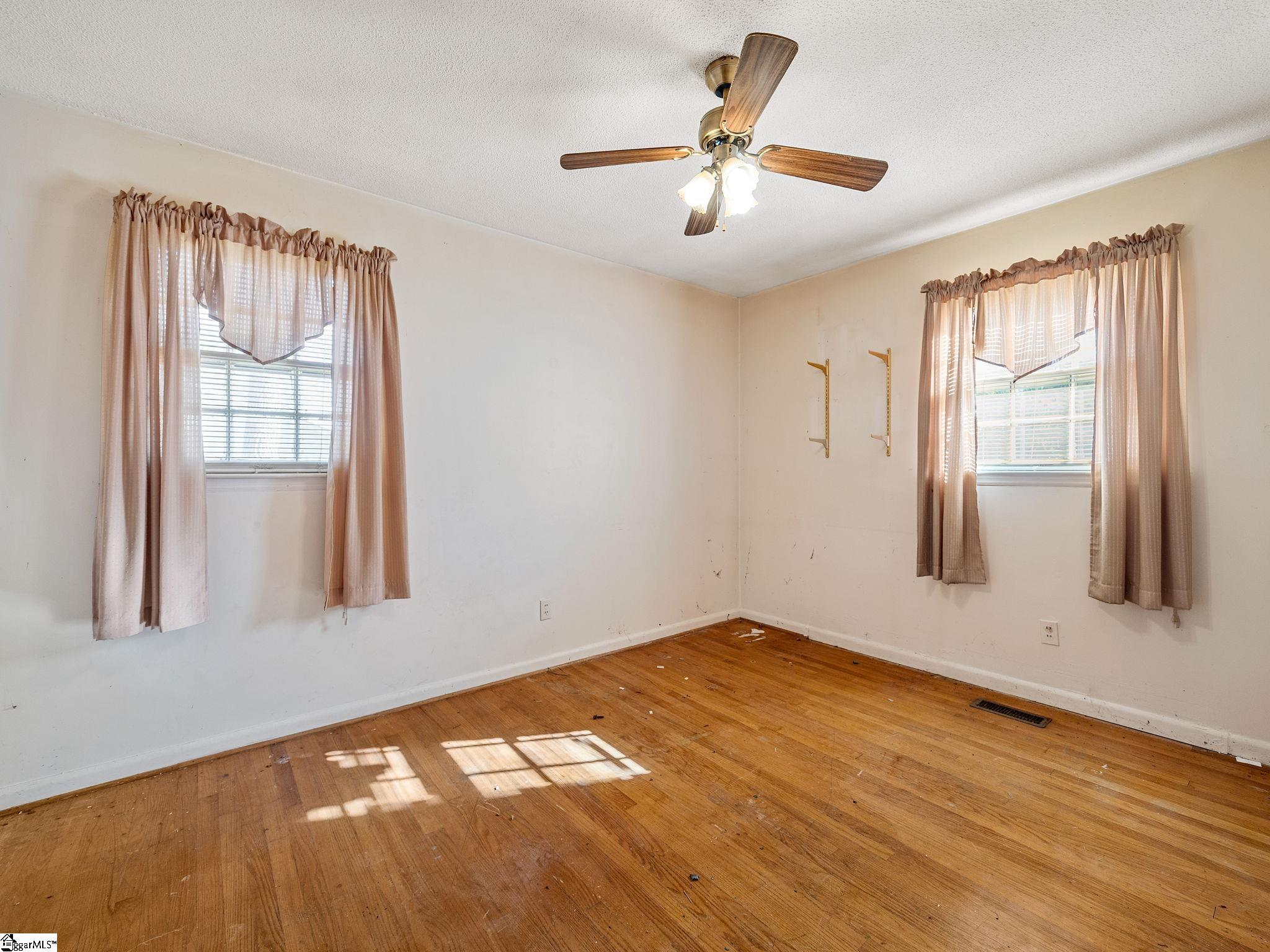 435 Summerland Drive Property Photo 11