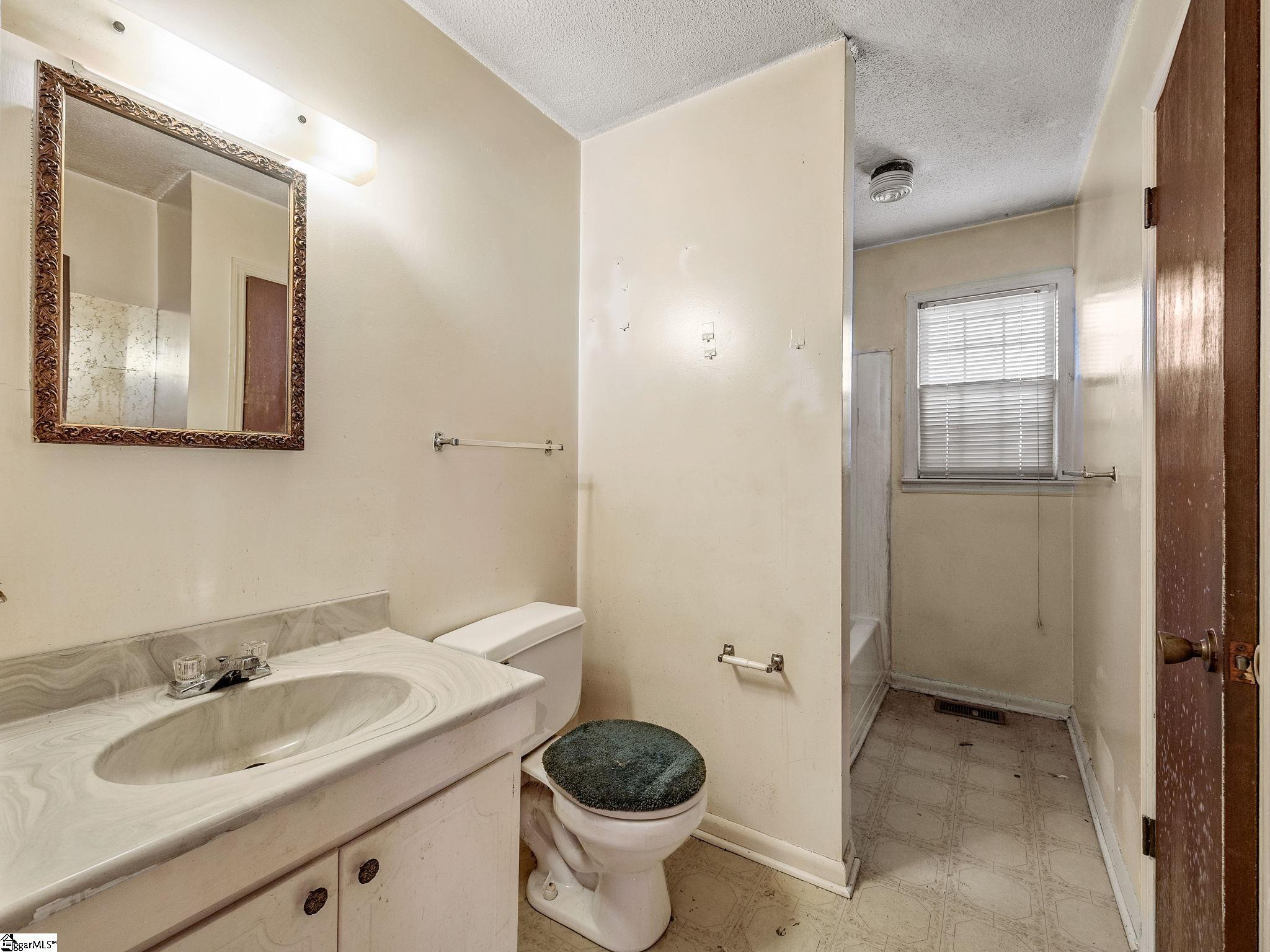 435 Summerland Drive Property Photo 13