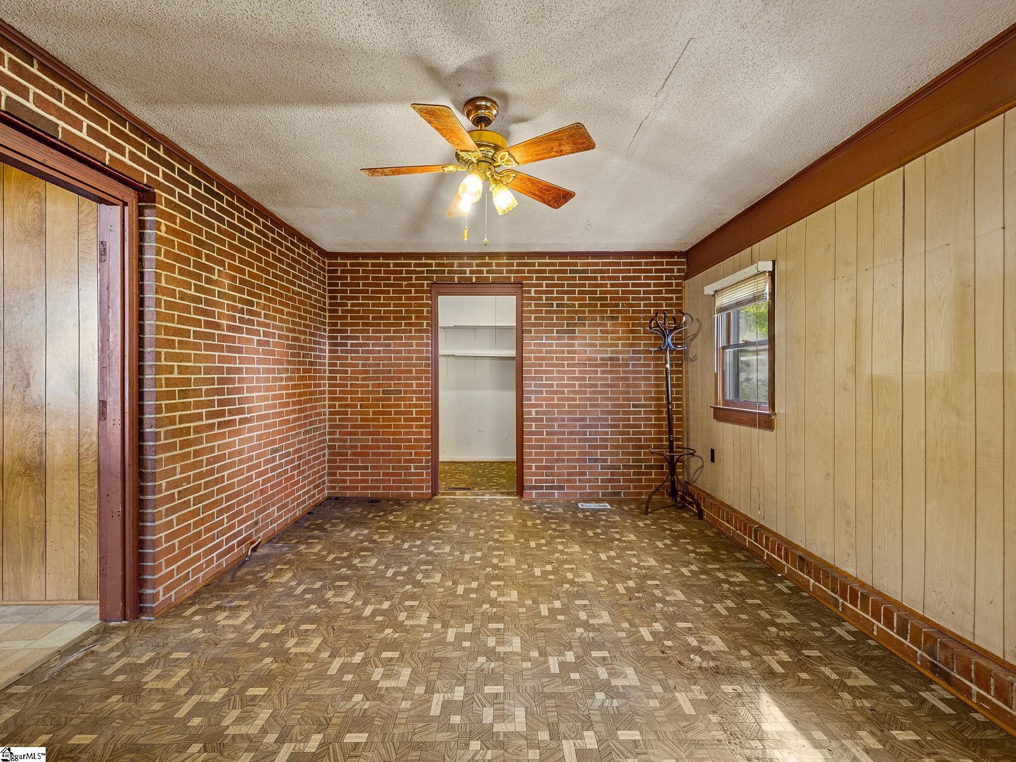 435 Summerland Drive Property Photo 14