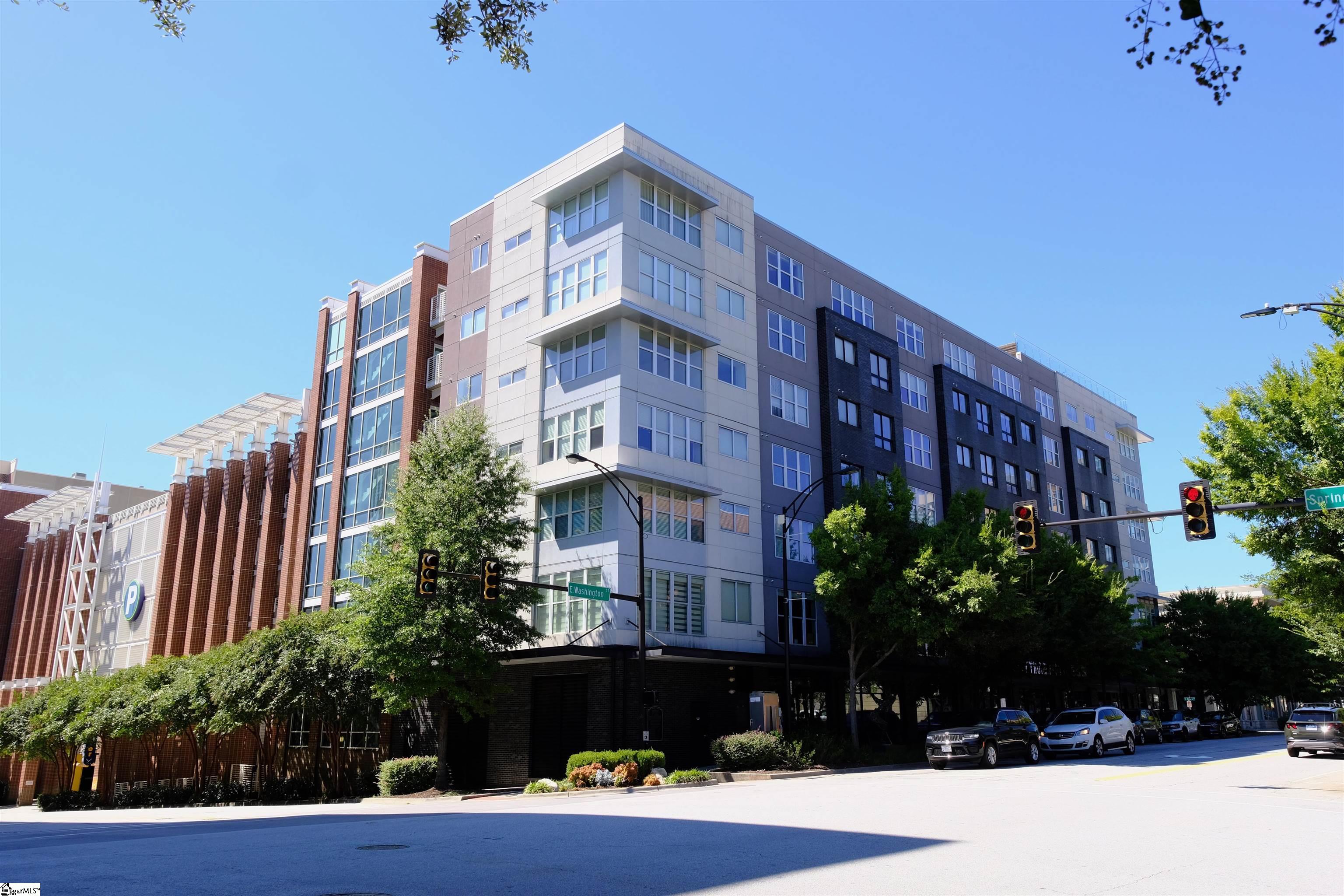 100 E Washington Street Property Photo 1