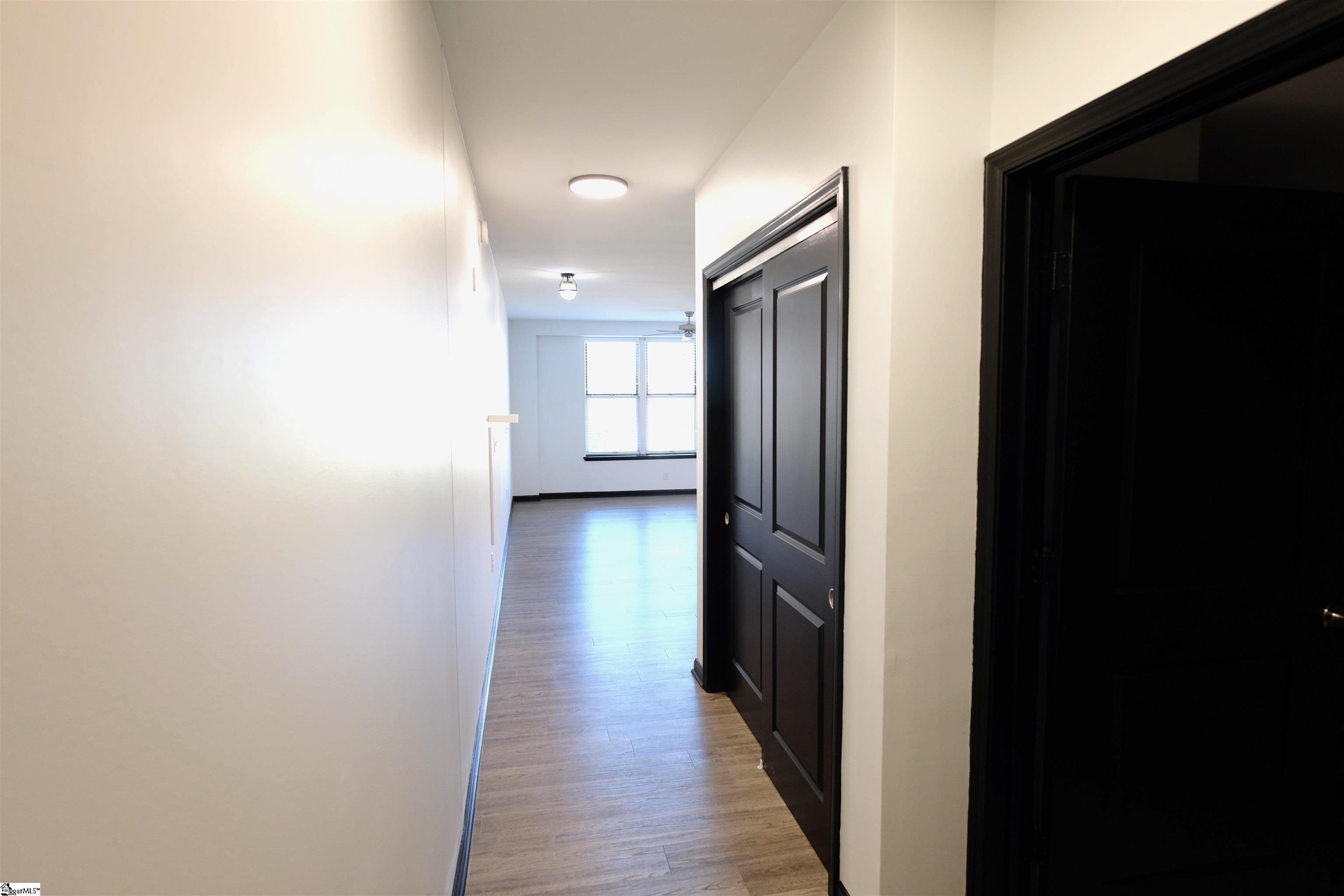 100 E Washington Street Property Photo 2
