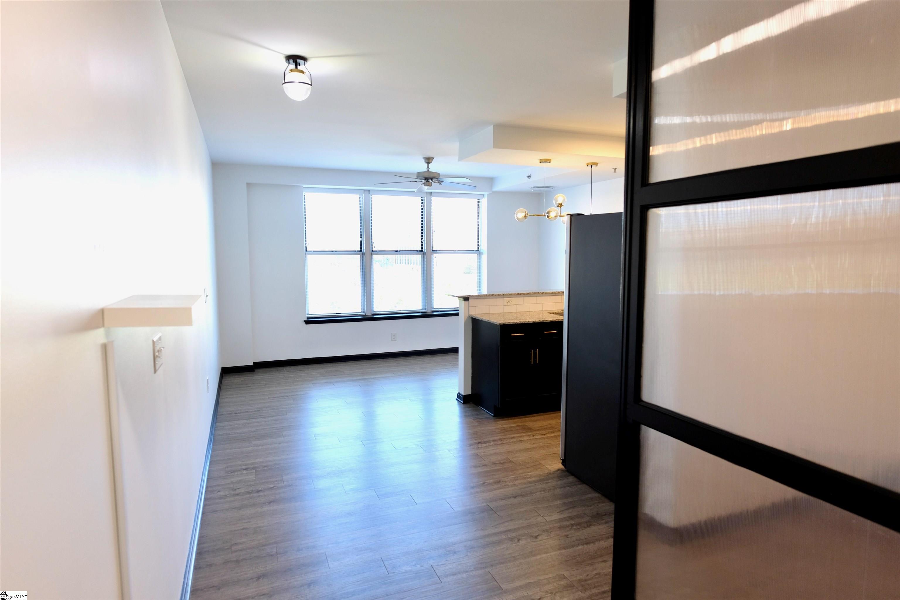 100 E Washington Street Property Photo 3