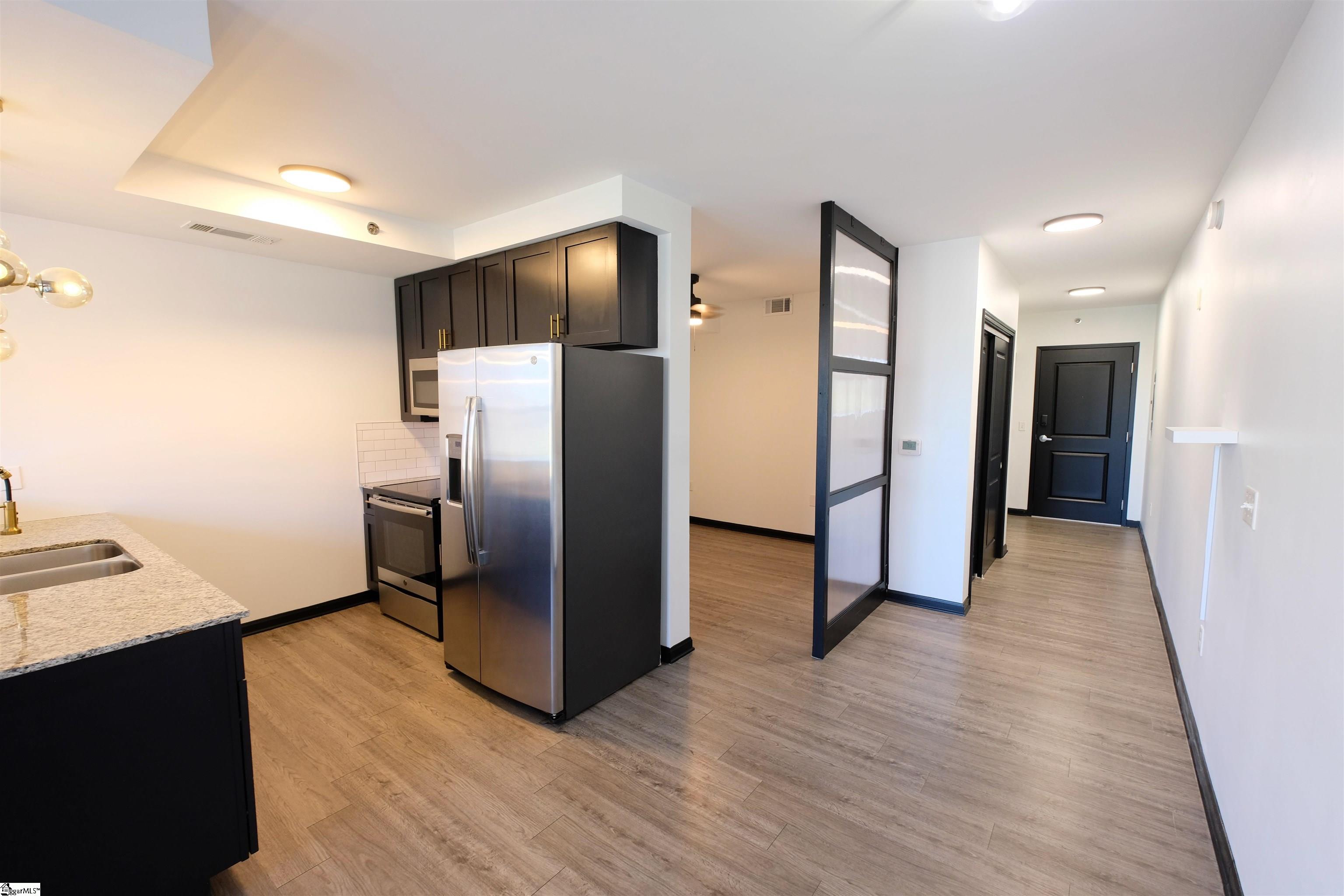 100 E Washington Street Property Photo 6