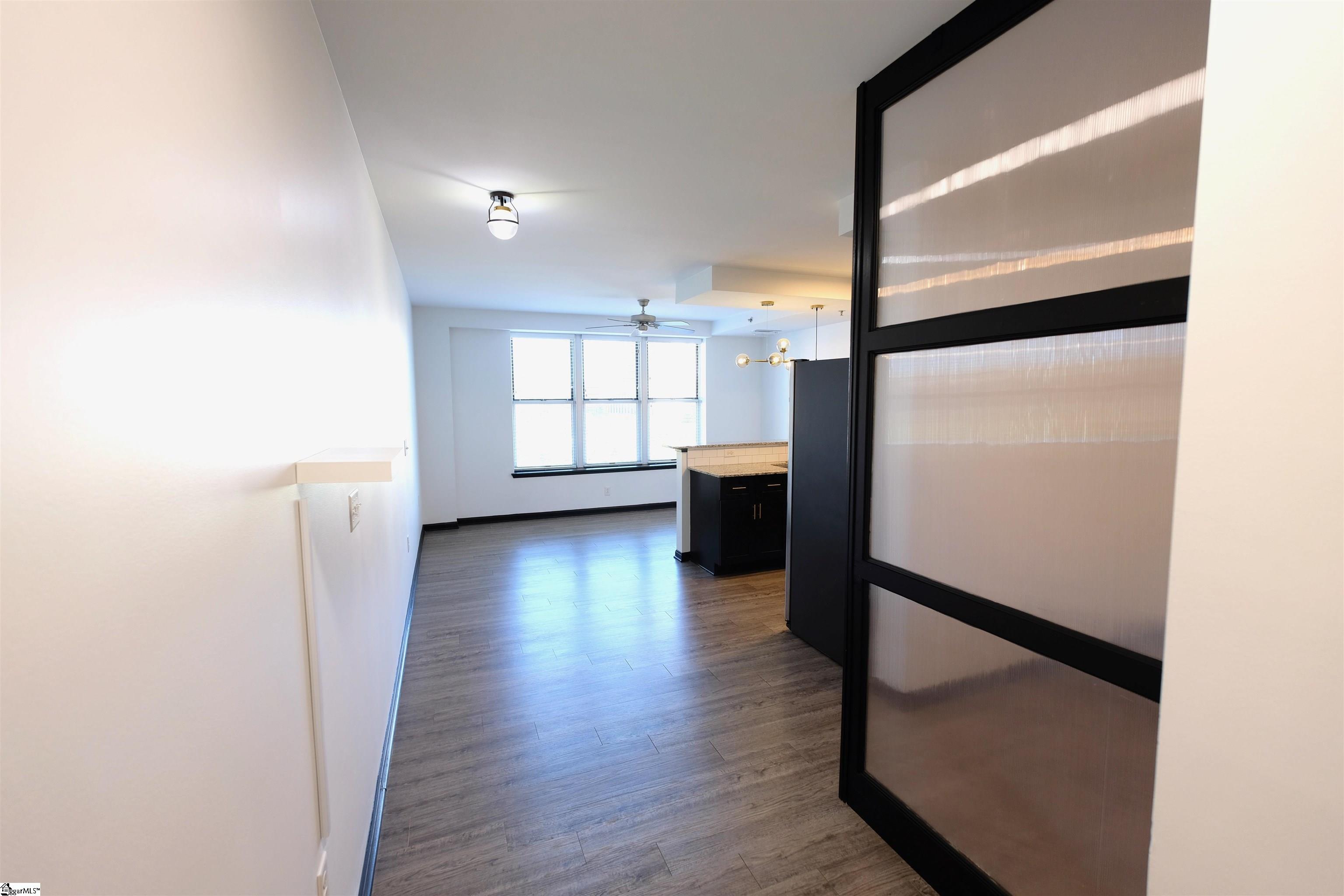 100 E Washington Street Property Photo 12
