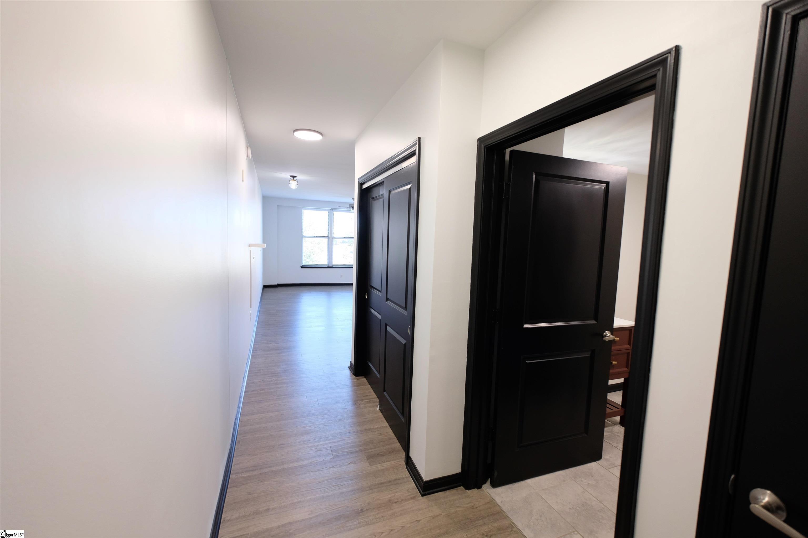 100 E Washington Street Property Photo 13