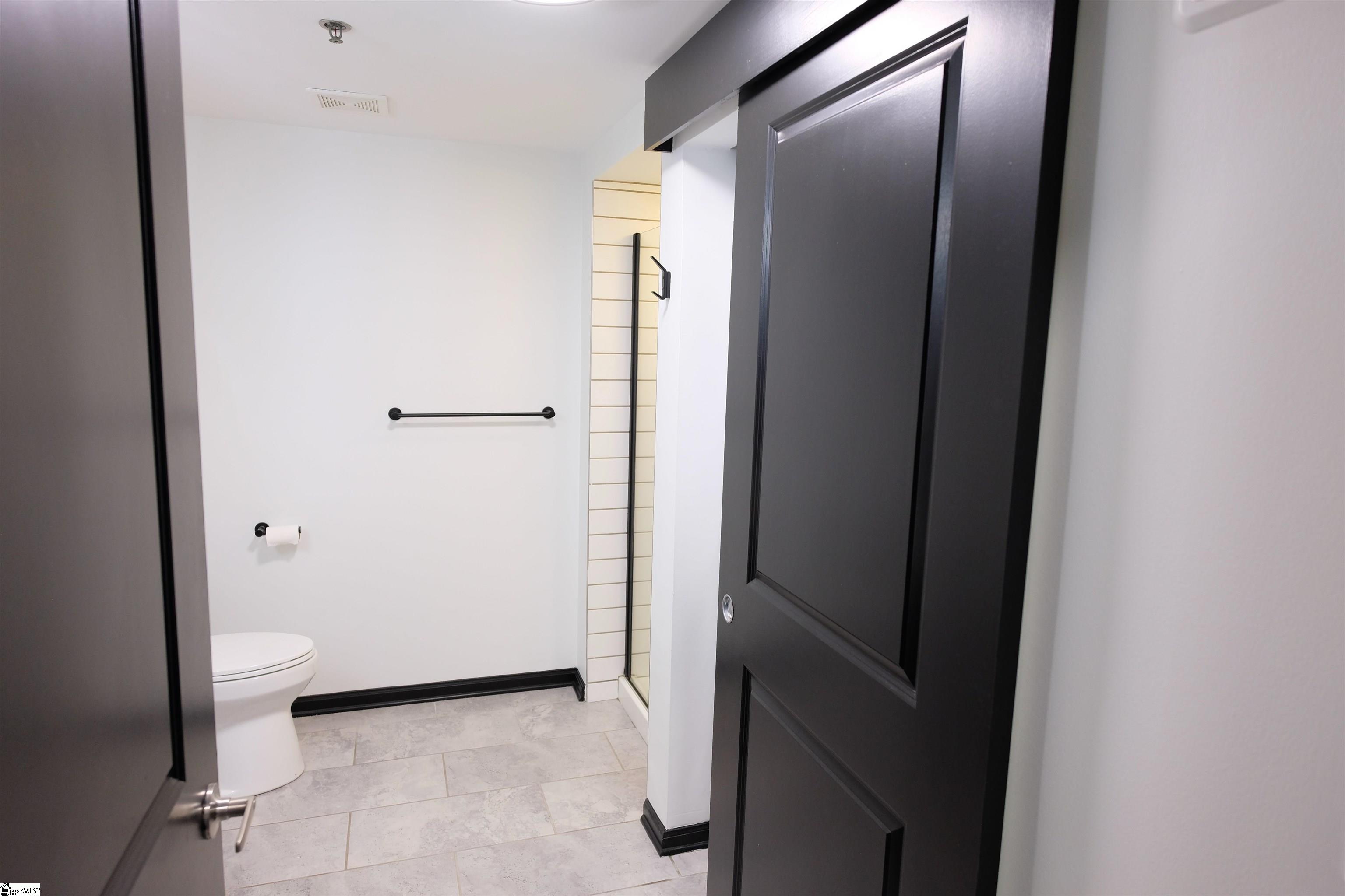 100 E Washington Street Property Photo 14