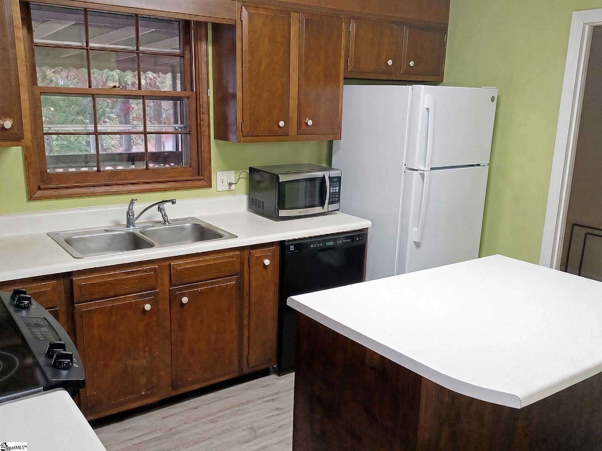 300 Colony Road Property Photo 4