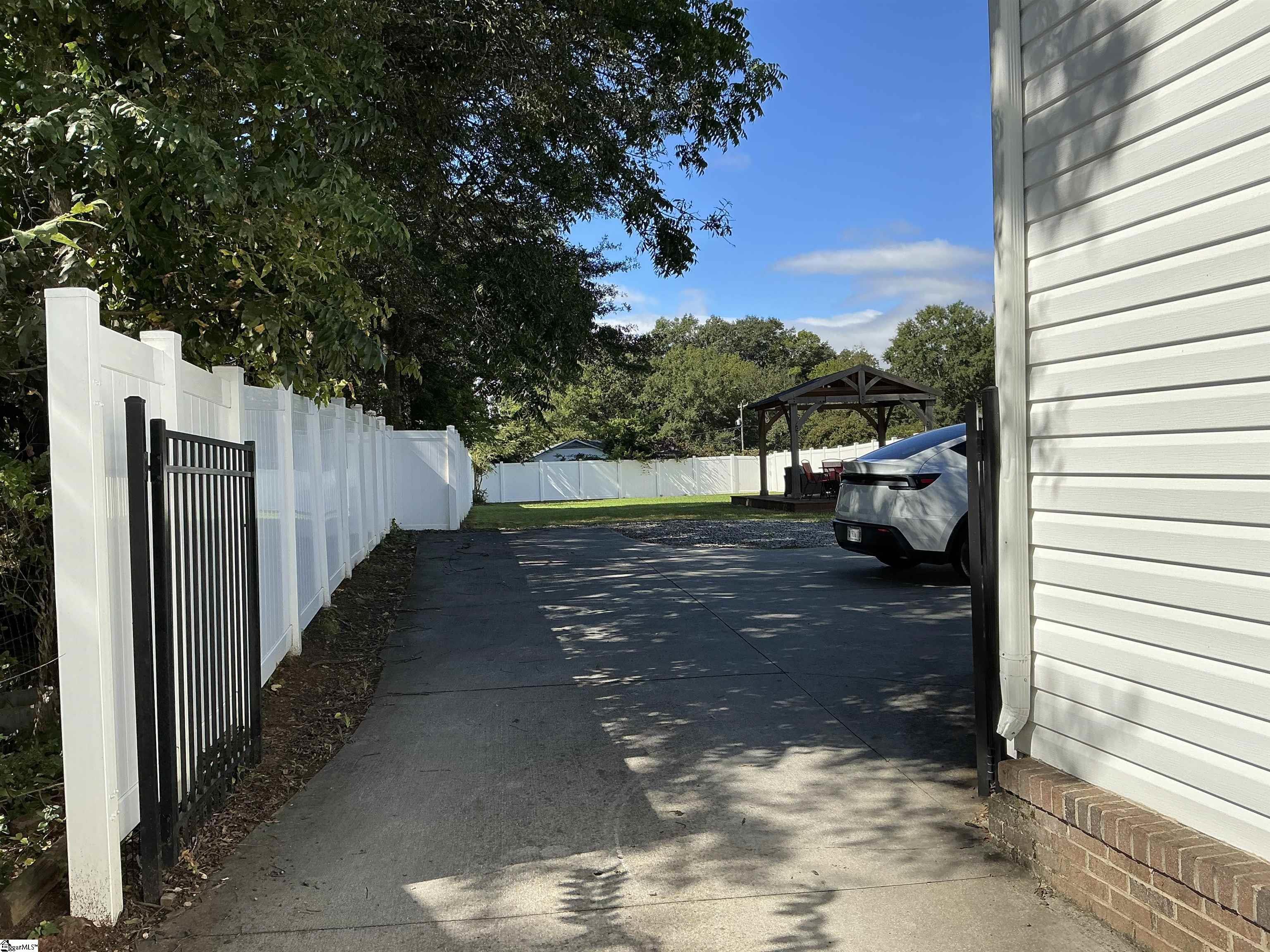 305 Pinckney Street Property Photo 17
