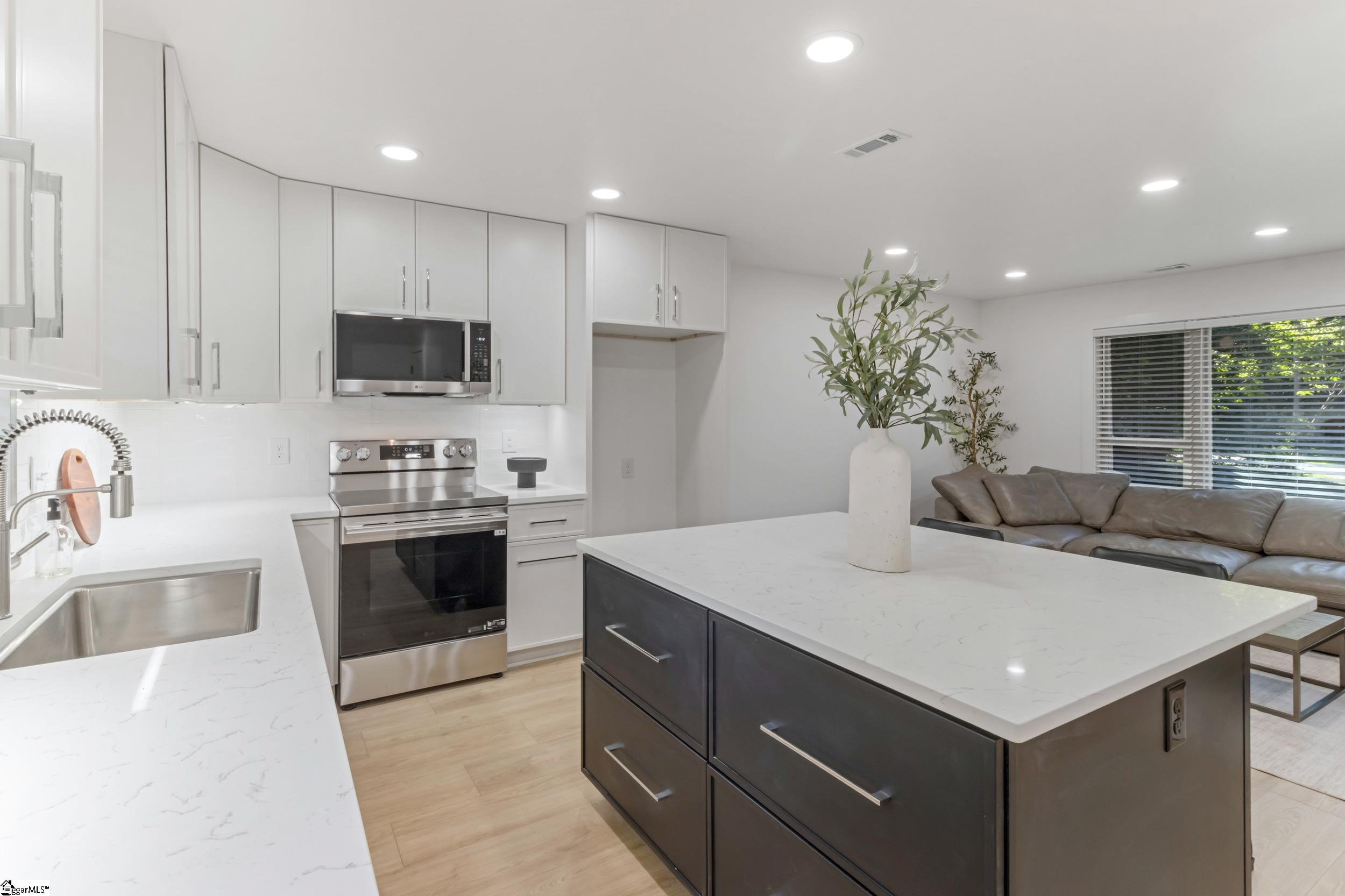 2020 Berrywood Lane Property Photo 11