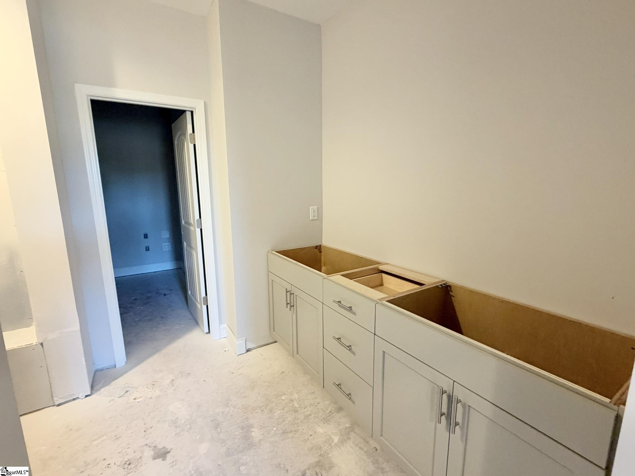 33 Hasbrook Lane Property Photo 9