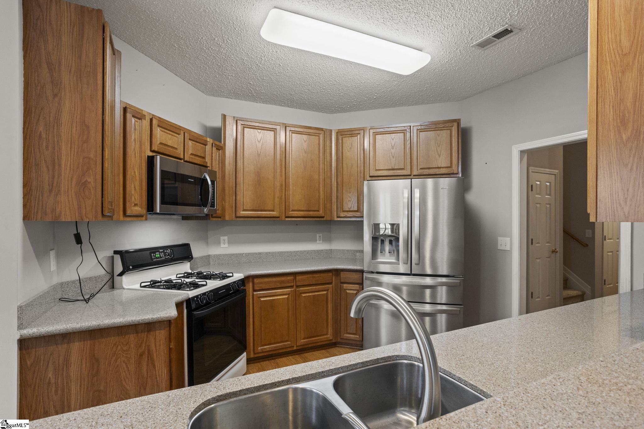 2 Lexington Place Way Property Photo 9
