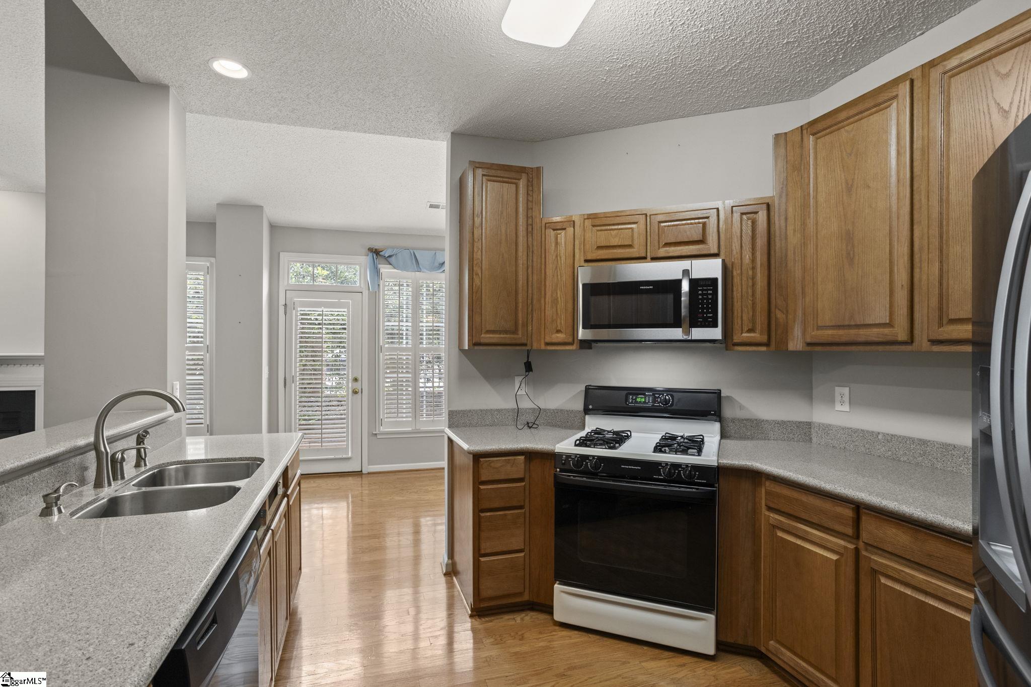 2 Lexington Place Way Property Photo 11