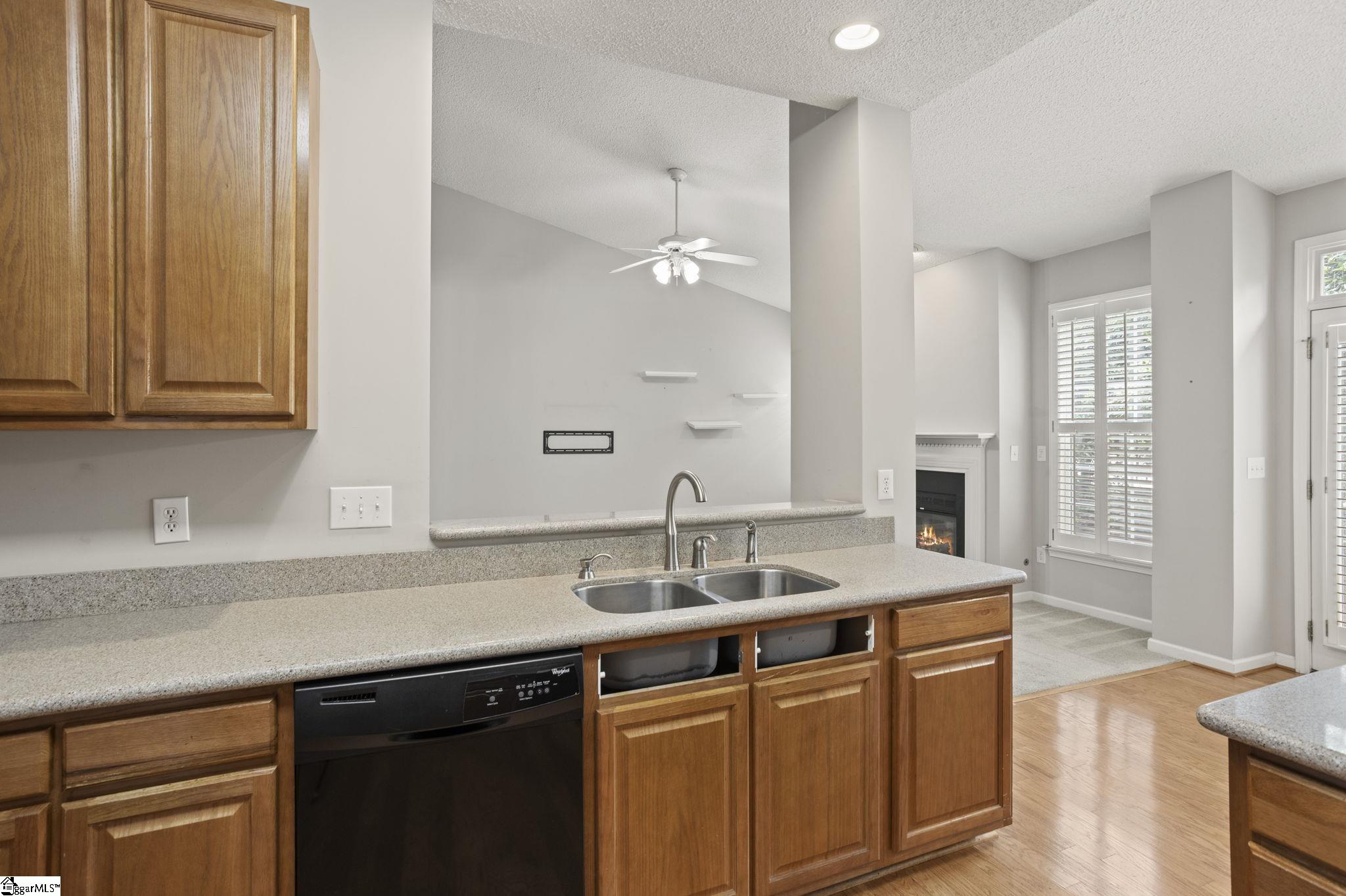 2 Lexington Place Way Property Photo 12