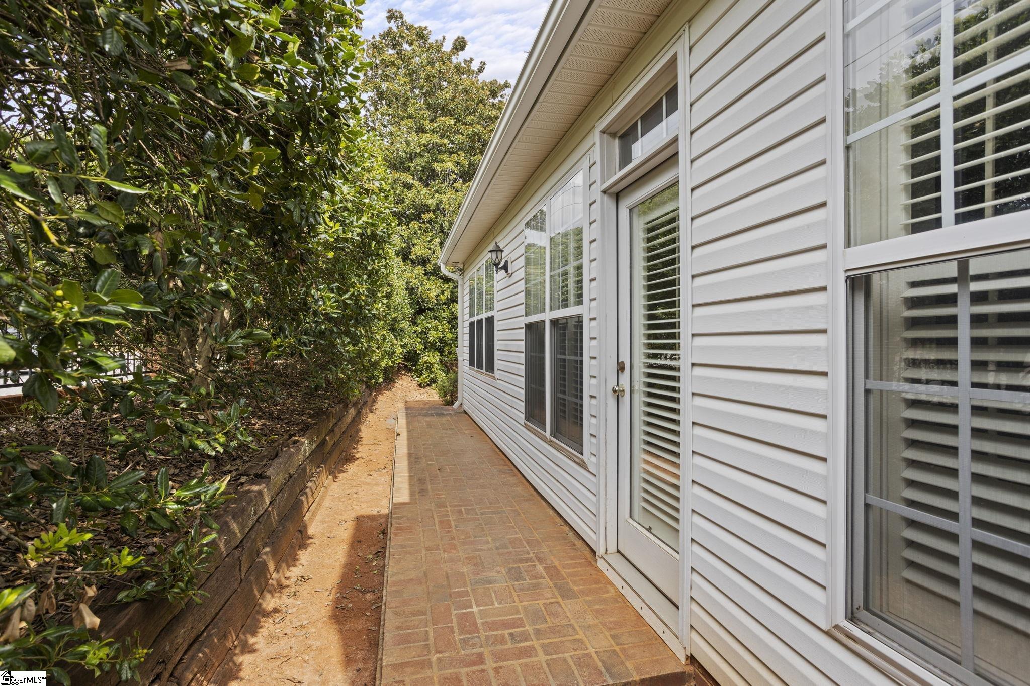 2 Lexington Place Way Property Photo 15