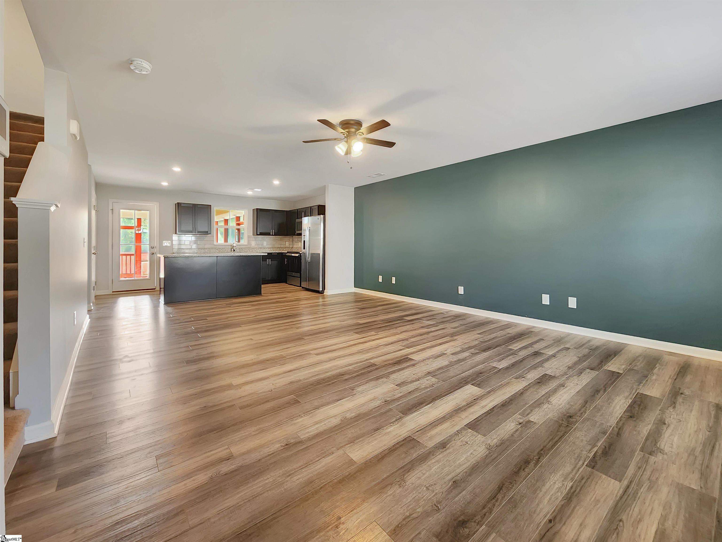 1605075 Property Photo 3