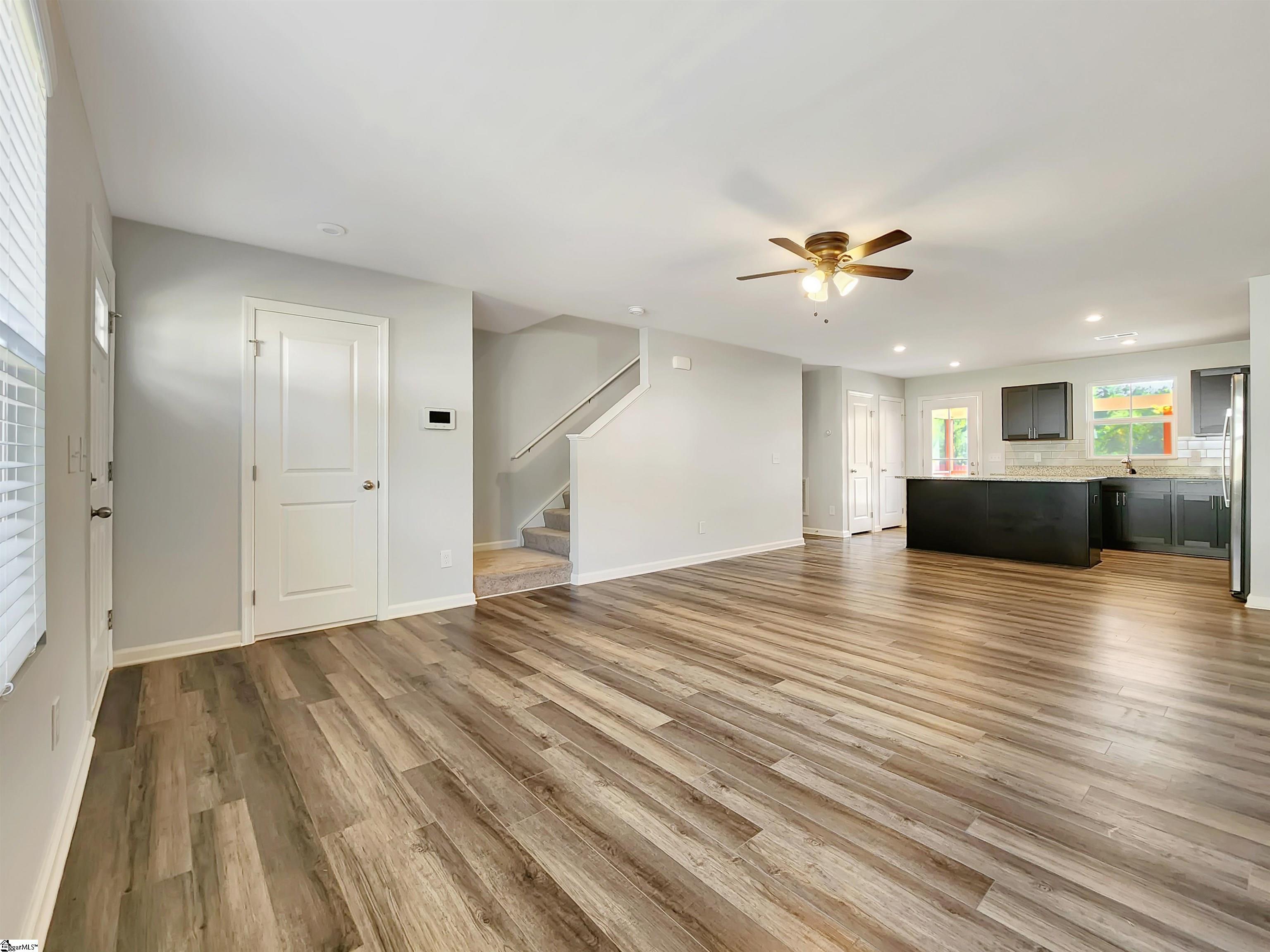 1605075 Property Photo 4